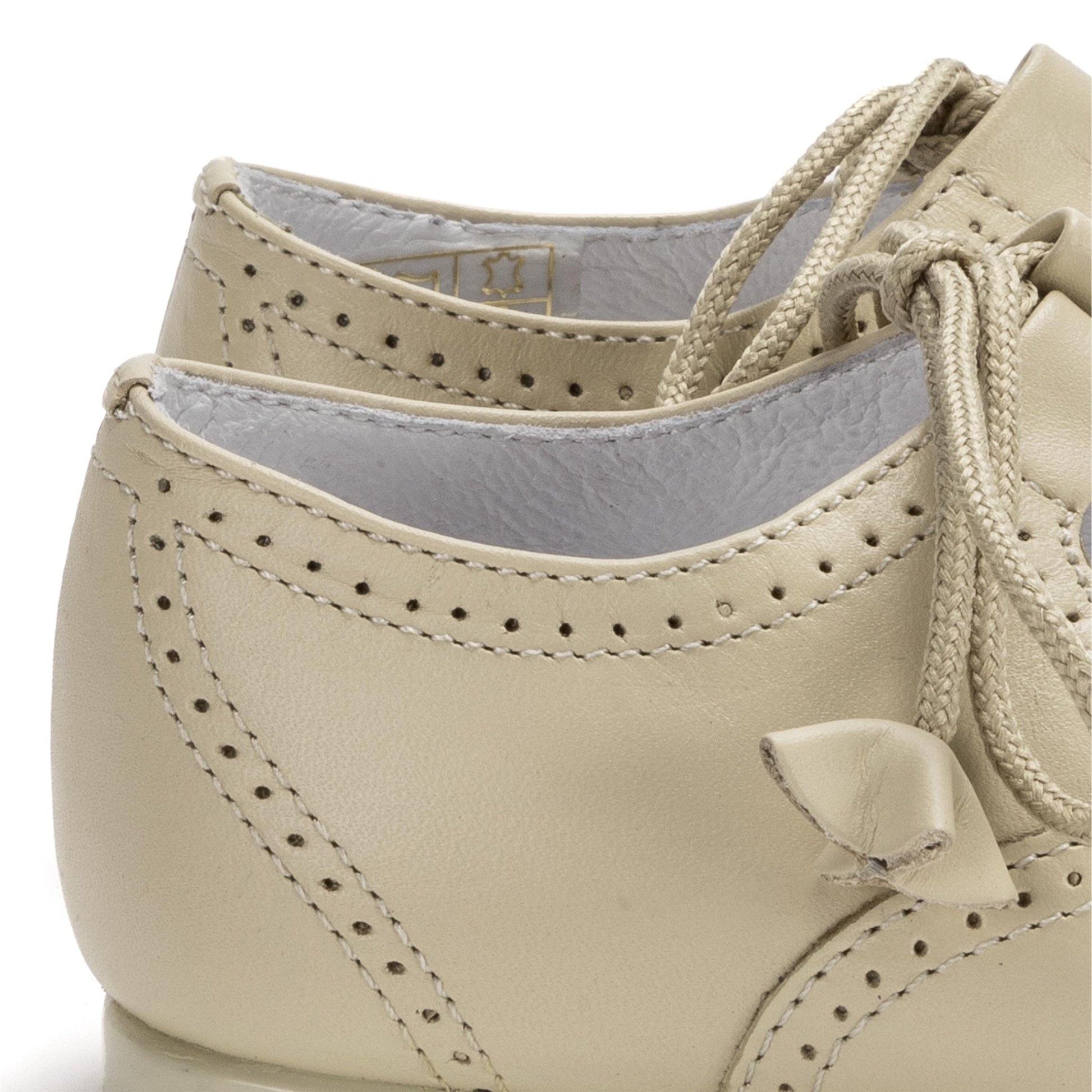 Angelito picado beige oscuro con cordón 10317 Jeromín - 10317-0-5.jpg