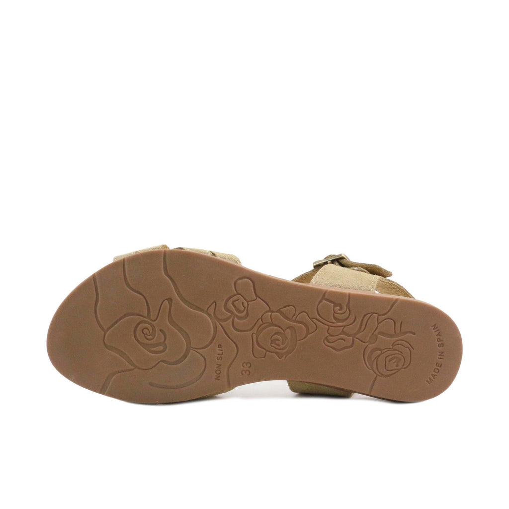 Sandalia plana camel con hebilla 1041 de Pepa & Cris - 1041-67-4.jpg