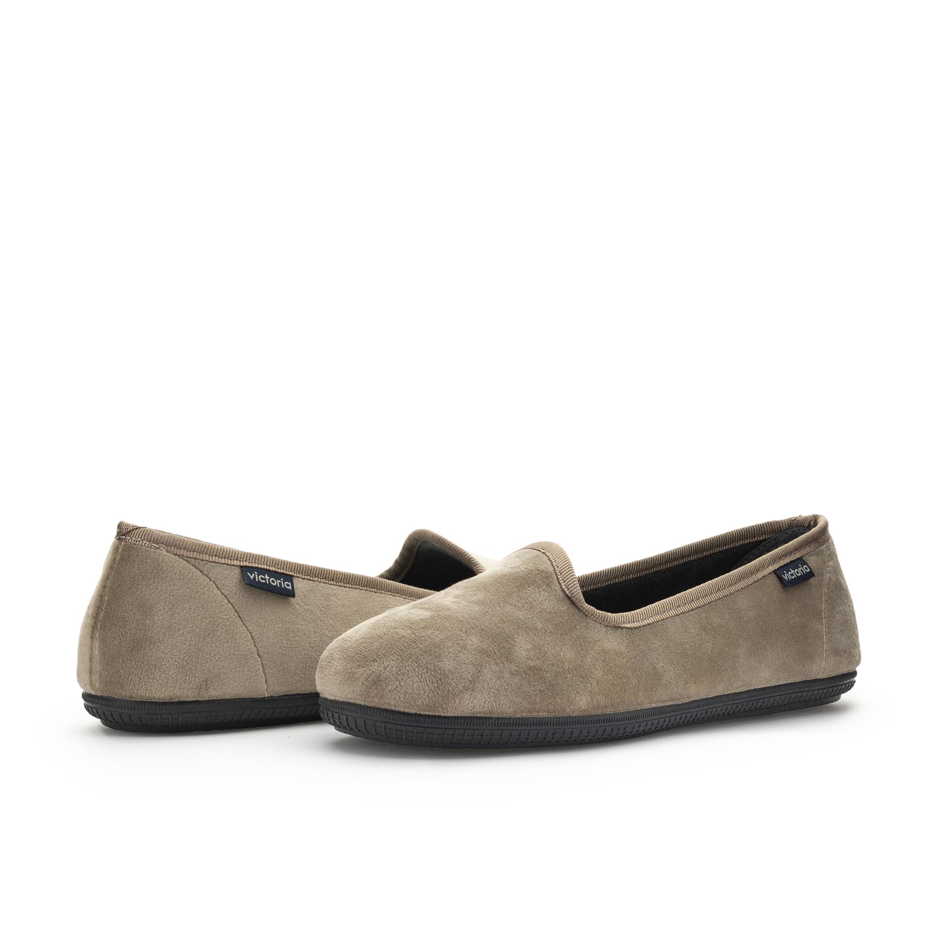 Zapatilla para casa cerrada beige 104911 de Victoria - 104911-9-2.jpg