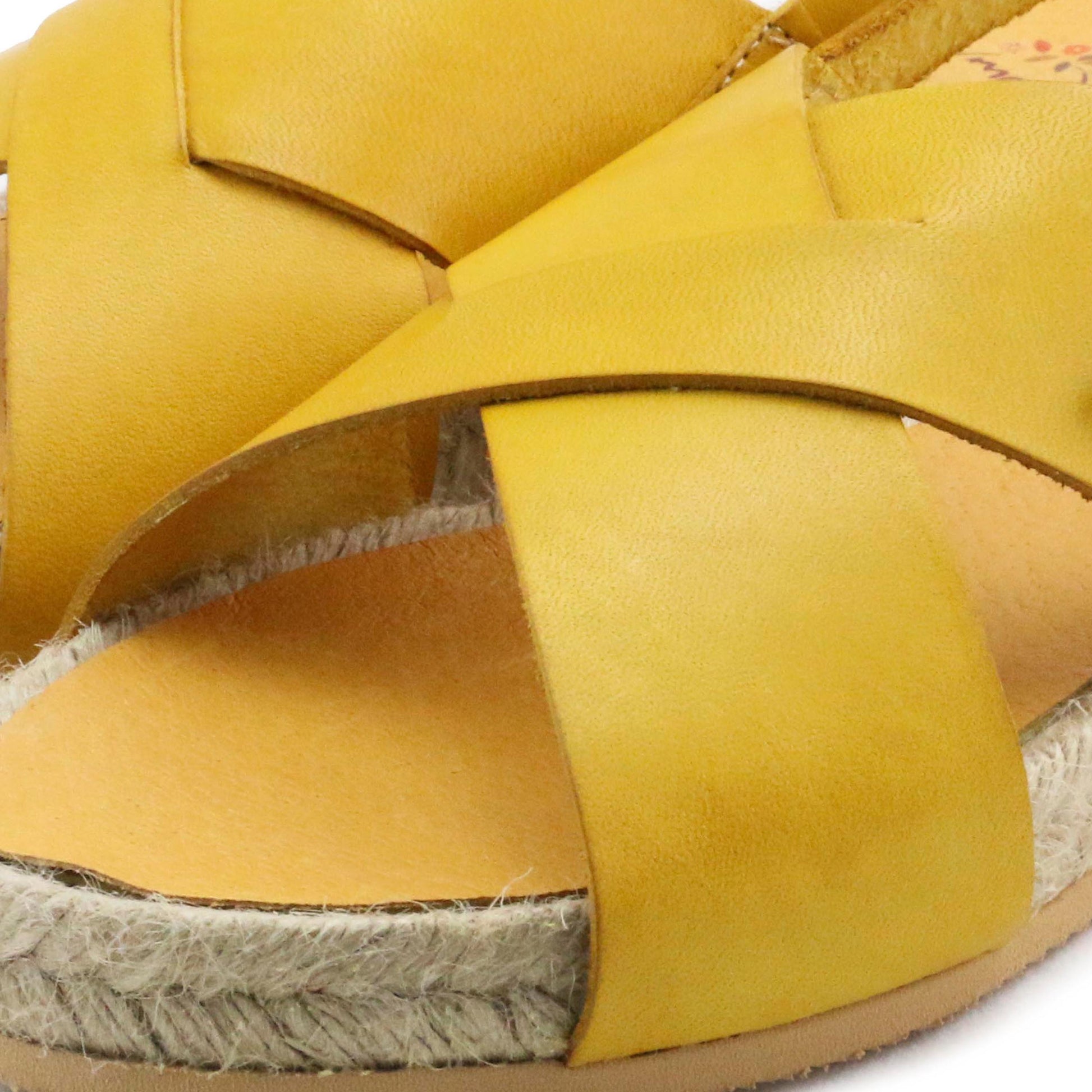 Sandalia plana mostaza con hebilla 1112 de Pepa & Cris - 1112-251-6.jpg