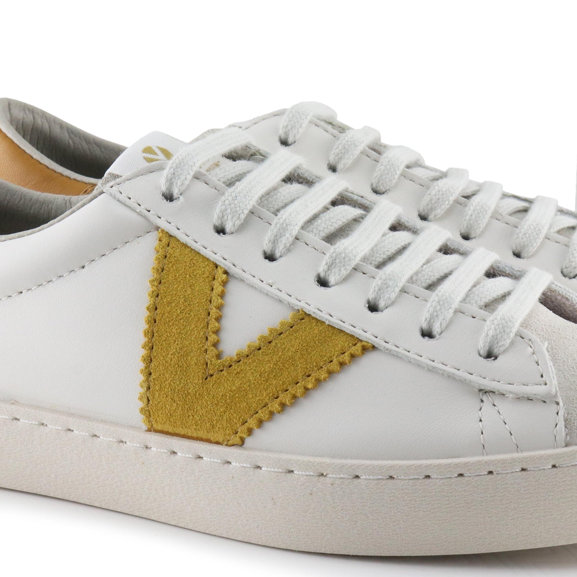 Deportiva mostaza con cordón 1126142 de Victoria - 1126142-251-5.jpg