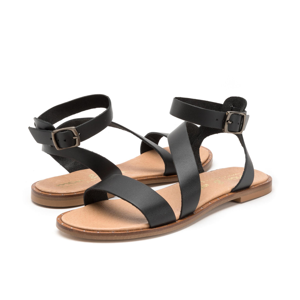 Sandalia plana negro con hebilla 1251 de Pepa & Cris - 1251-20-2.jpg
