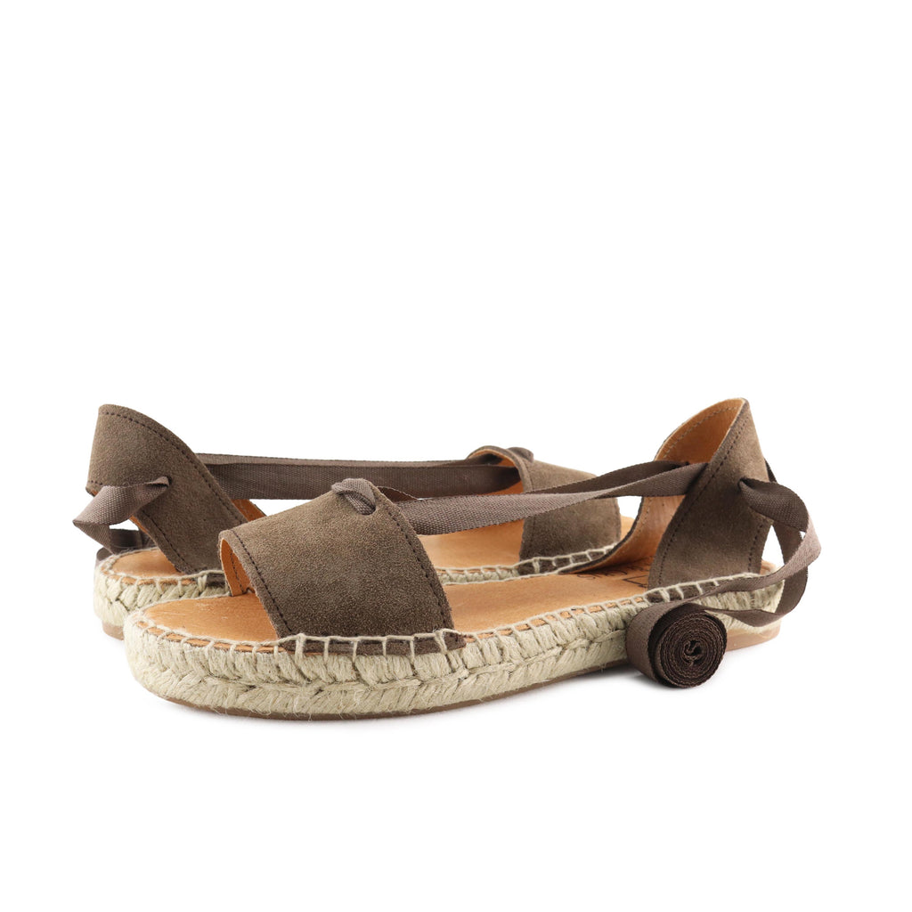 Alpargata plana abierta ante lodo con cintas 138 Pepa&Cris - 138-231-2.jpg