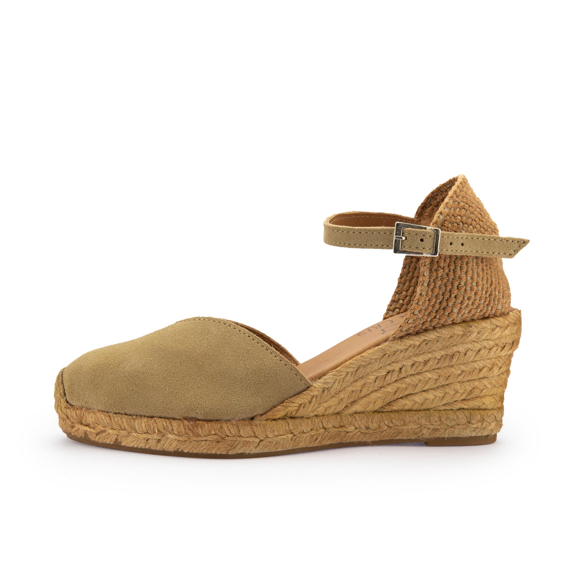 Alpargata de cuña cerrada arena con hebilla 174S Pepa&Cris - 174S-398-1.jpg