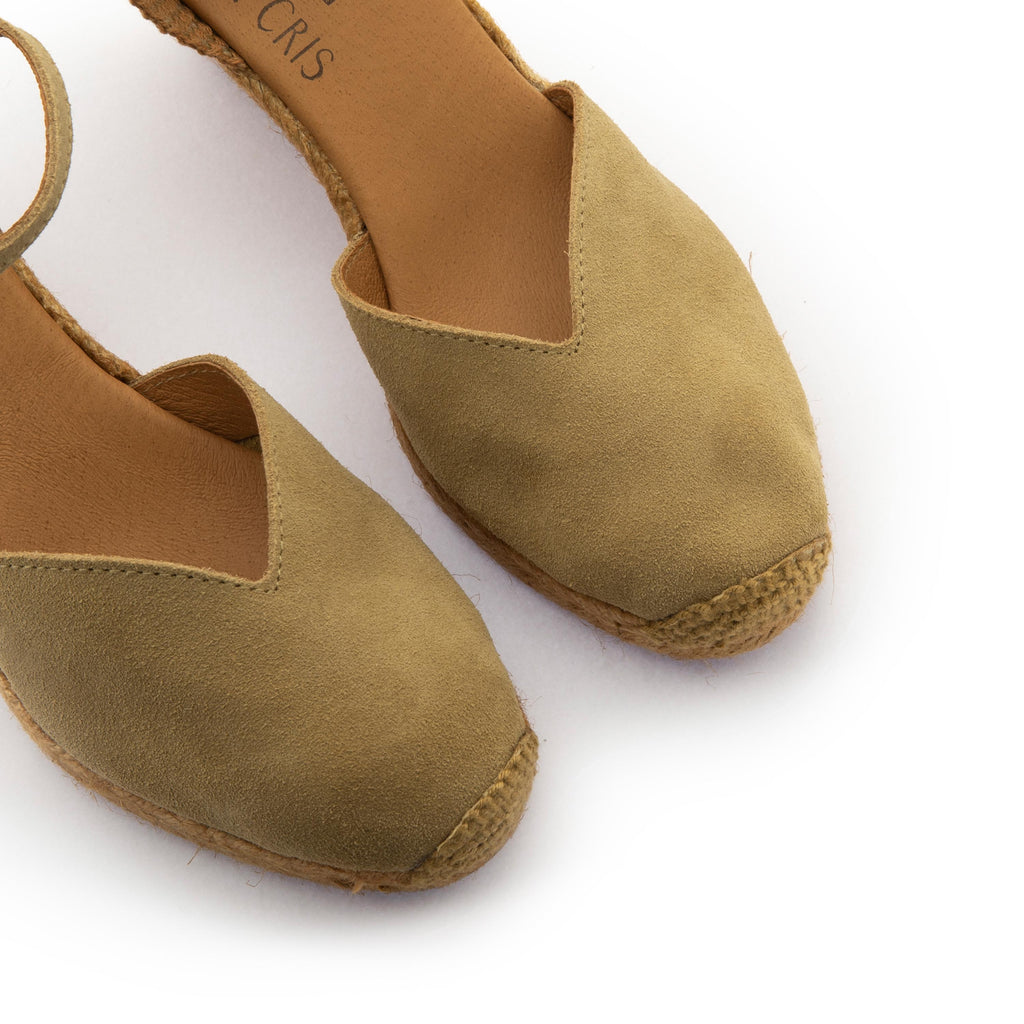 Alpargata de cuña cerrada arena con hebilla 174S Pepa&Cris - 174S-398-6.jpg