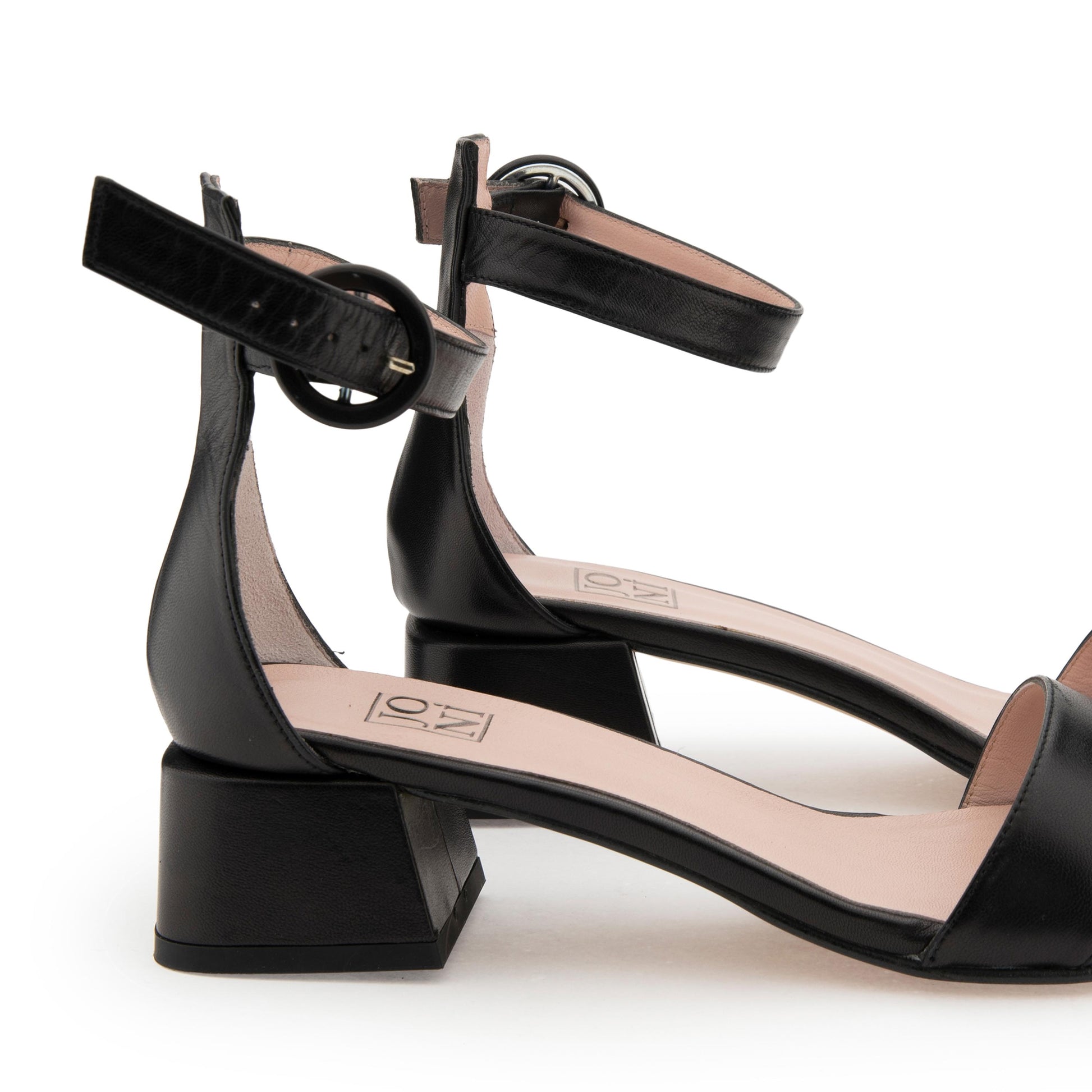 Sandalia con tacón negro con hebilla 18059 de Joni - 18059-20-5.jpg