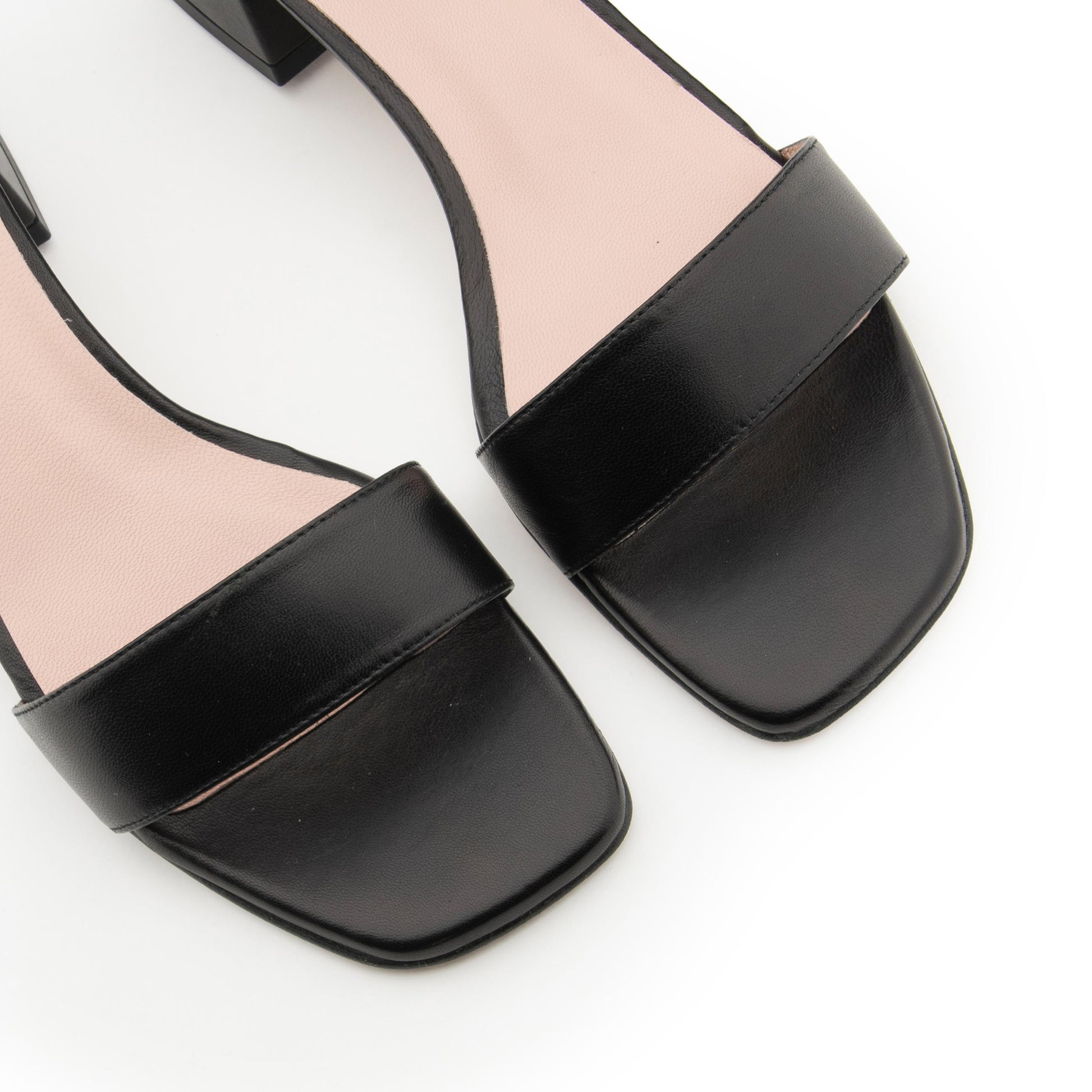 Sandalia con tacón negro con hebilla 18059 de Joni - 18059-20-6.jpg
