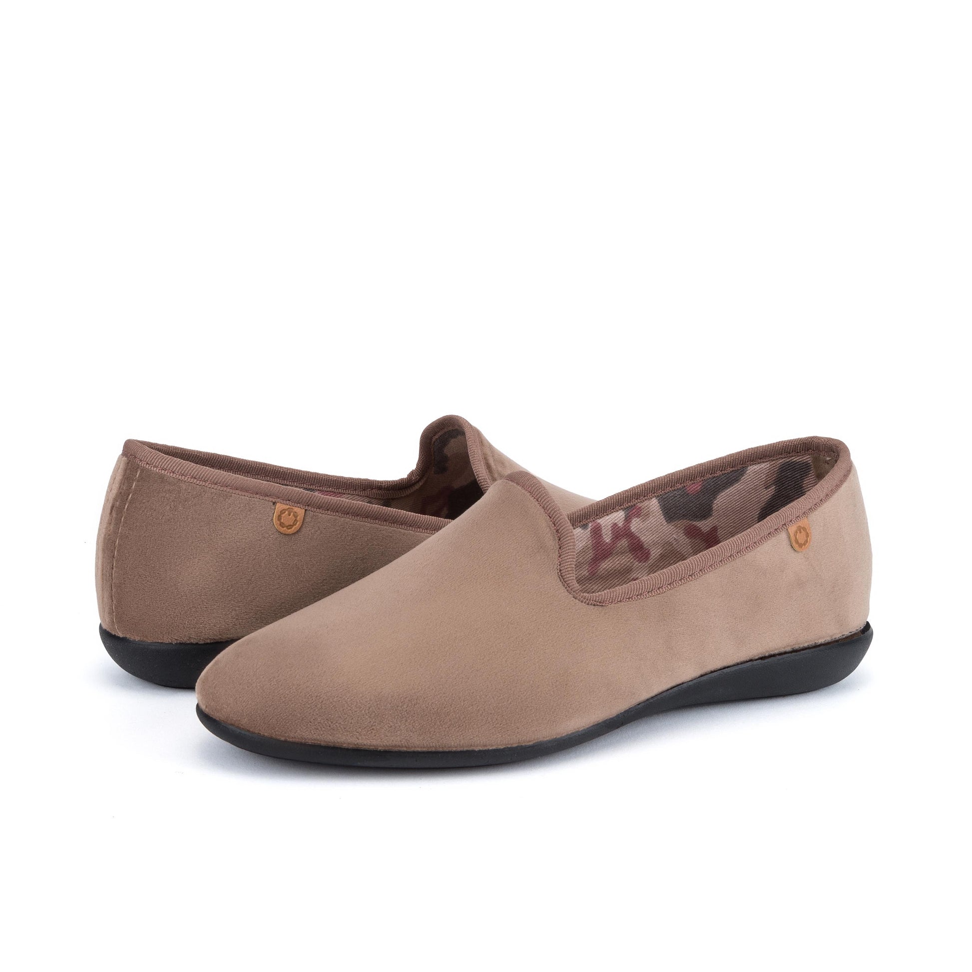 Zapatilla para casa cerrada piedra 18401 de La Cadena - 18401-300-2.jpg