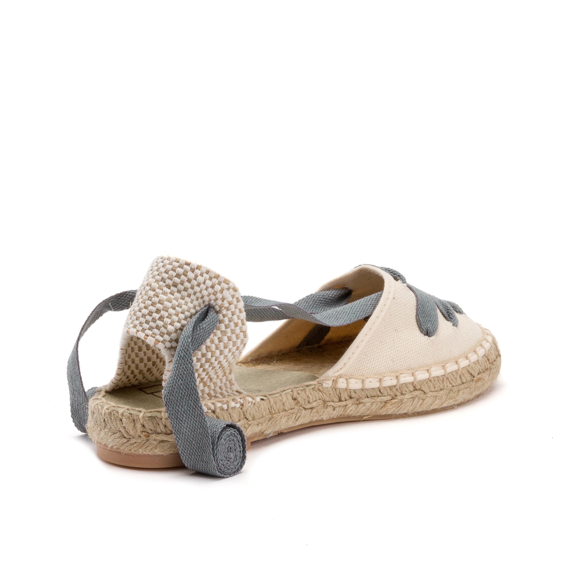 Alpargata cerrada crudo/gris con cintas REGCORTA Pepa&Cris - REGCORTA-446-3.jpg