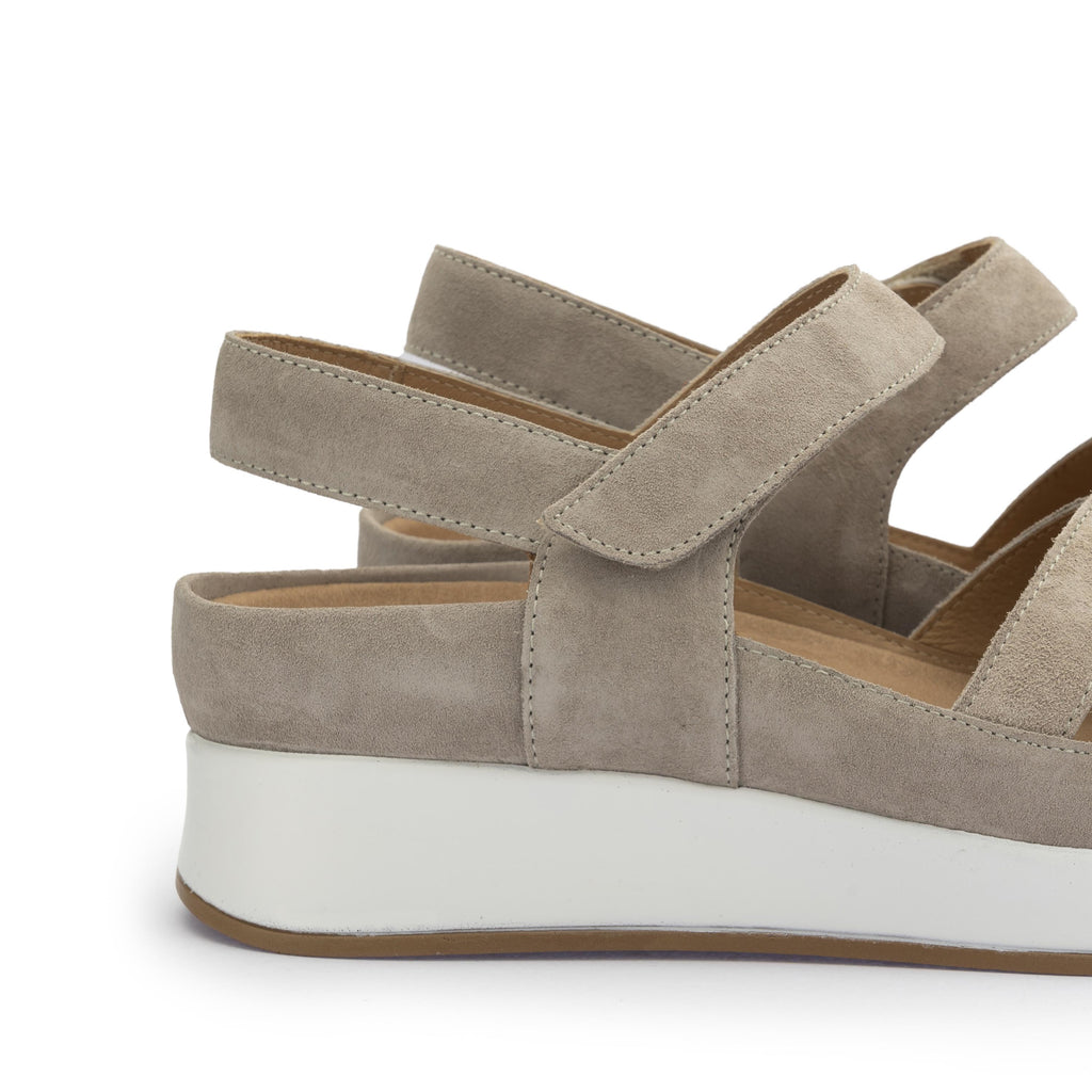 Sandalia de cuña ante visón con velcro 240424 Piesanto - 240424-367-5.jpg