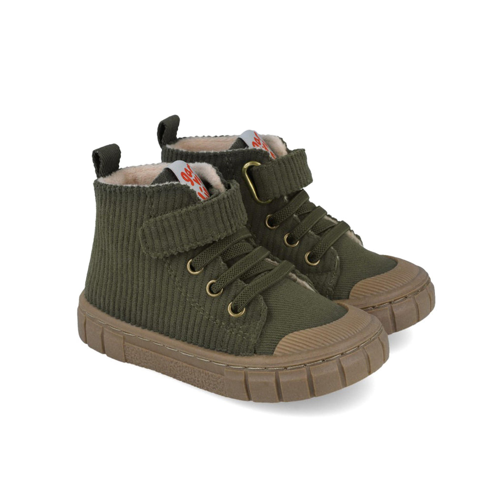 Bota barefoot kaki con cordón y velcro 251330 Garvalín