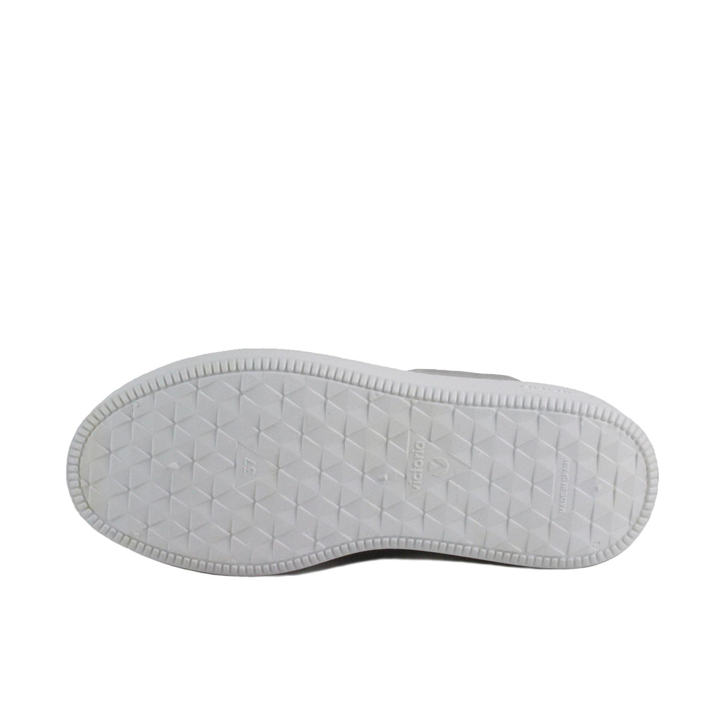 Zapatilla gris claro con cordón 260122 Victoria - 260122-17-4.jpg