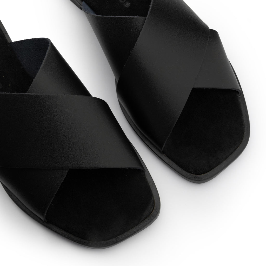 Zueco plano negro 7735 de Pepa & Cris - 7735-20-6.jpg