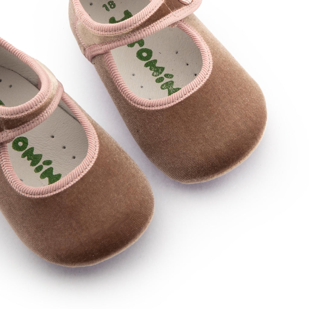 Mercedita nude con botón MP129 de Jeromín - MP129-335-6.jpg