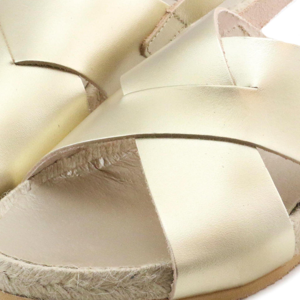 Sandalia plana dorado con hebilla 1112 de Pepa & Cris - 1112-48-6.jpg