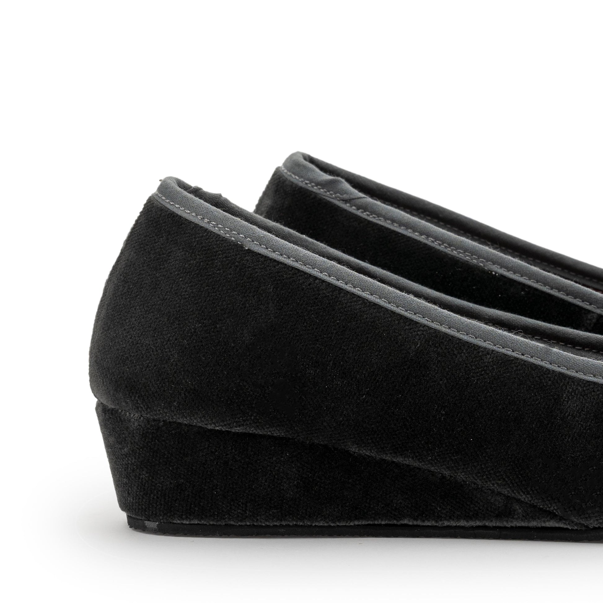 Zapatilla para casa cerrada gris 401 de Pepa & Cris - 401-16-5.jpg