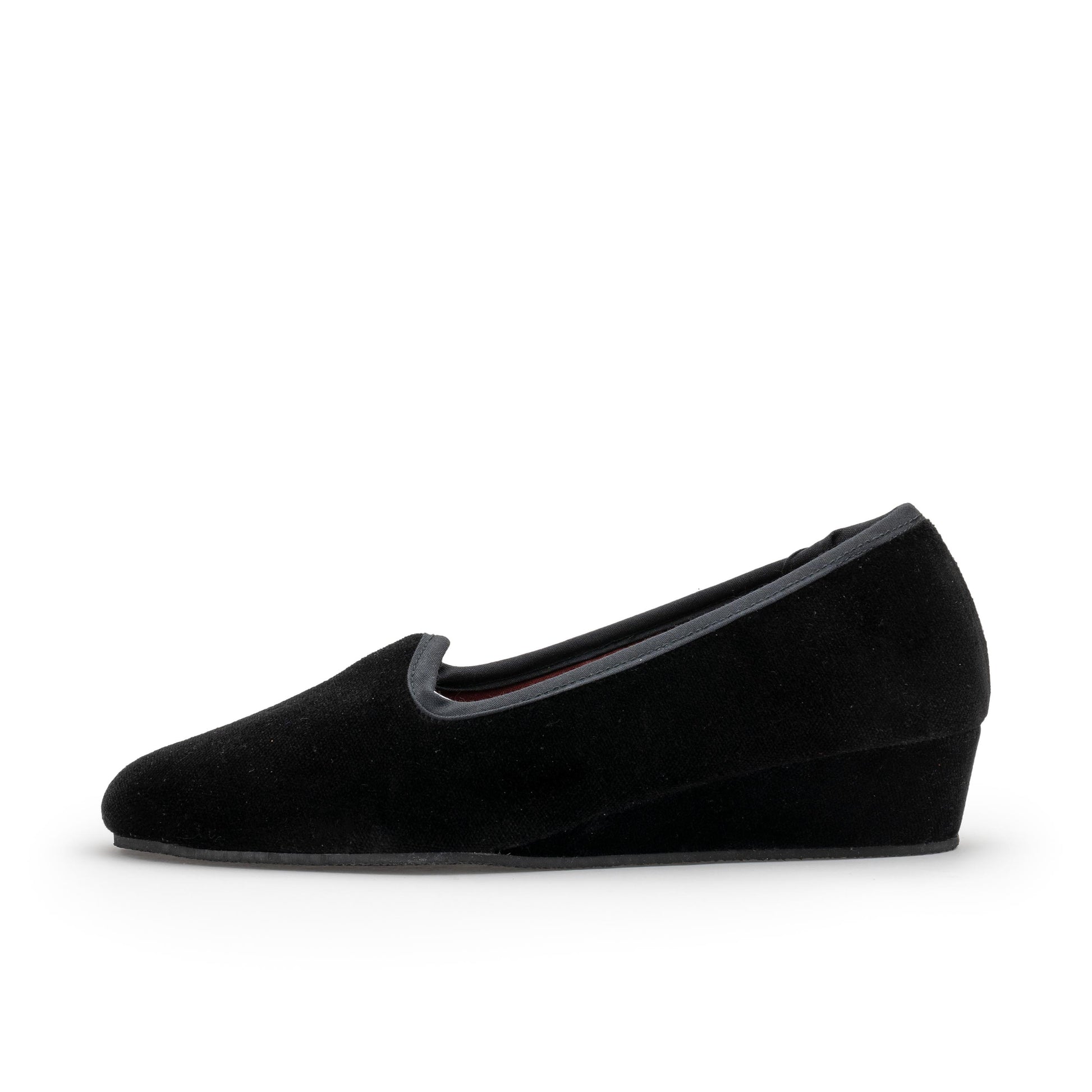 Zapatilla para casa cerrada negro 401 de Pepa & Cris - 401-20-1.jpg