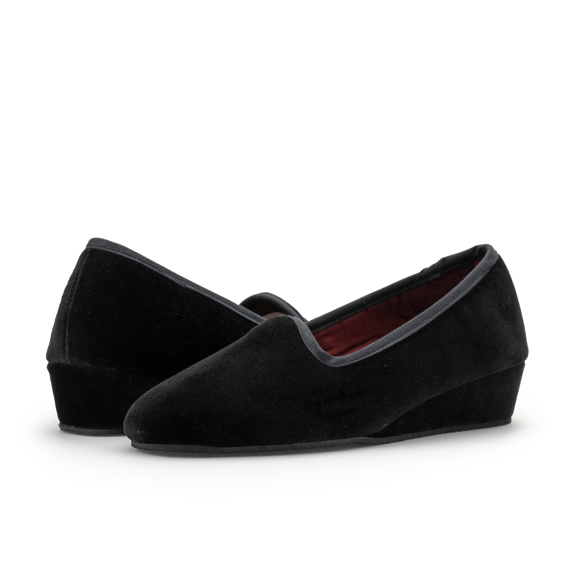 Zapatilla para casa cerrada negro 401 de Pepa & Cris - 401-20-2.jpg