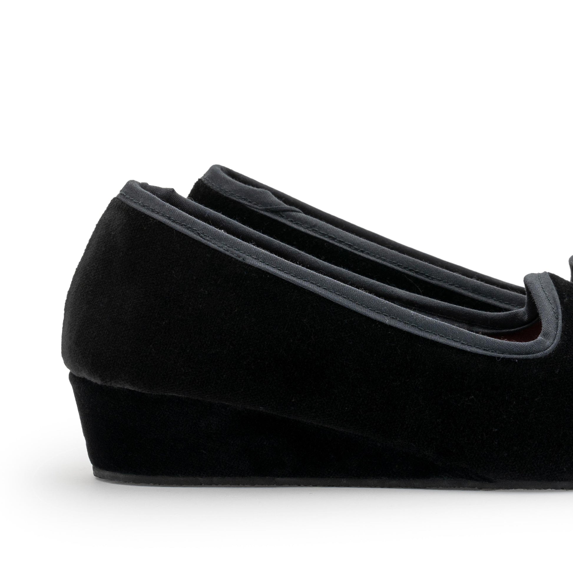 Zapatilla para casa cerrada negro 401 de Pepa & Cris - 401-20-5.jpg