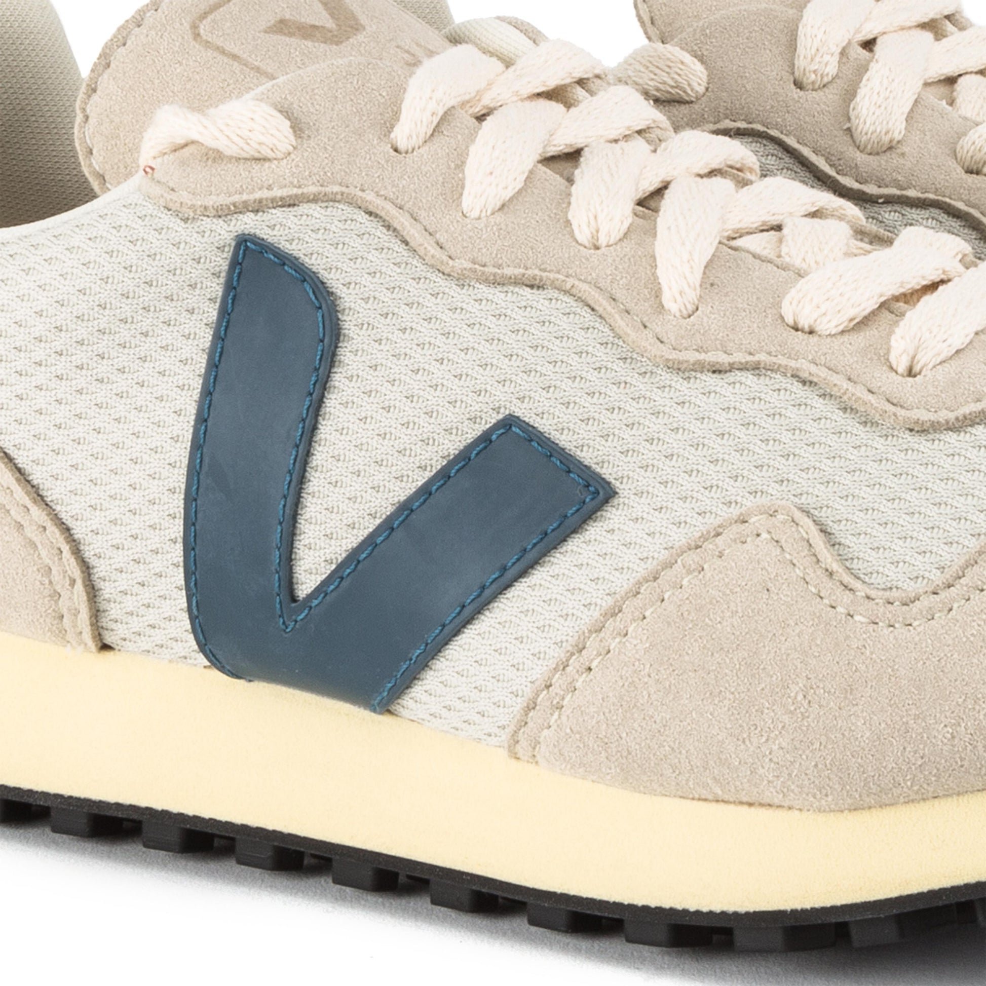 Deportiva beige con cordón SDU de Veja - SDU-9-5.jpg