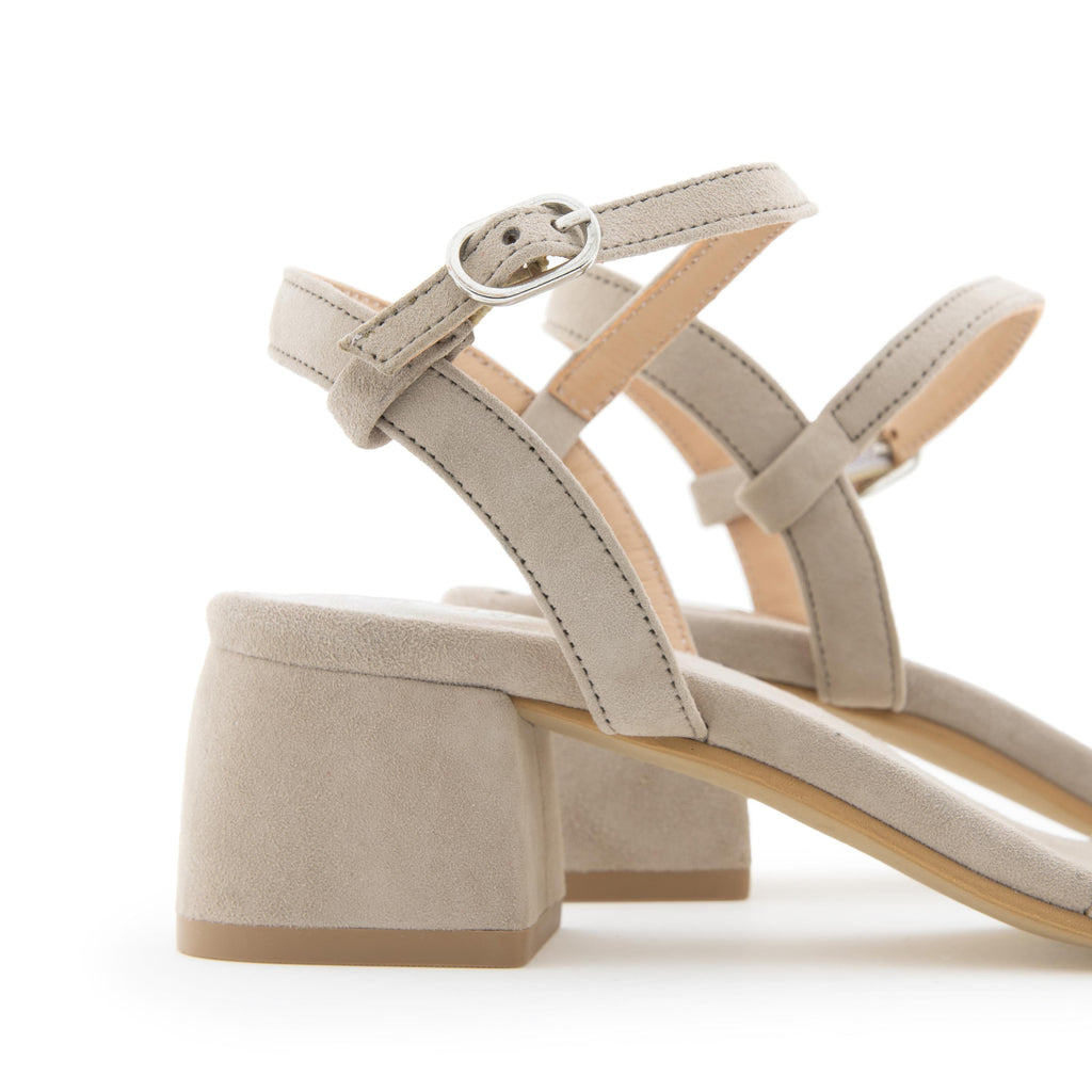 Sandalia con tacón taupe con hebilla YANA de 220V - YANA-115-5.jpg