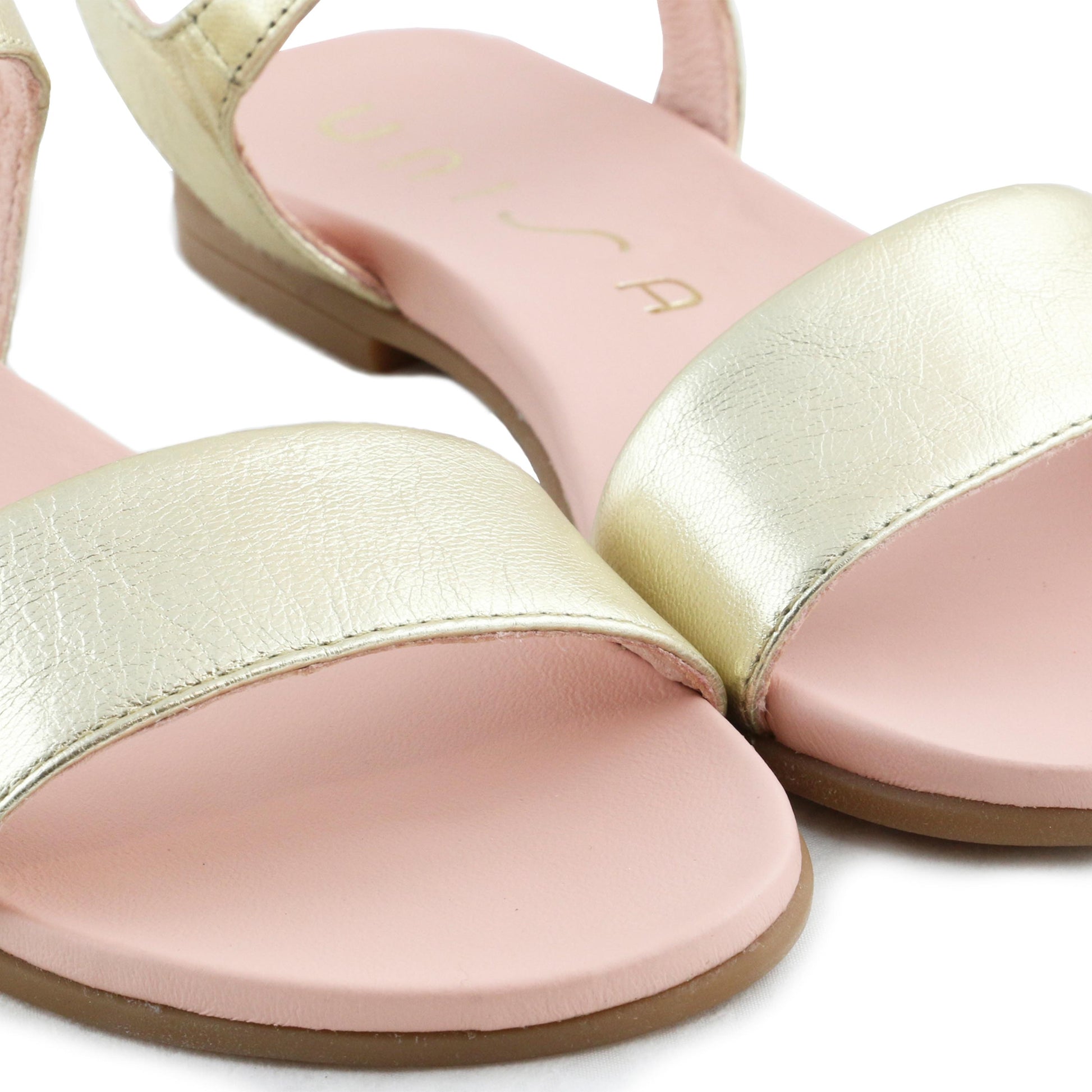 Sandalia plana champán con hebilla LARYN de Unisa - LARYN-110-5.jpg