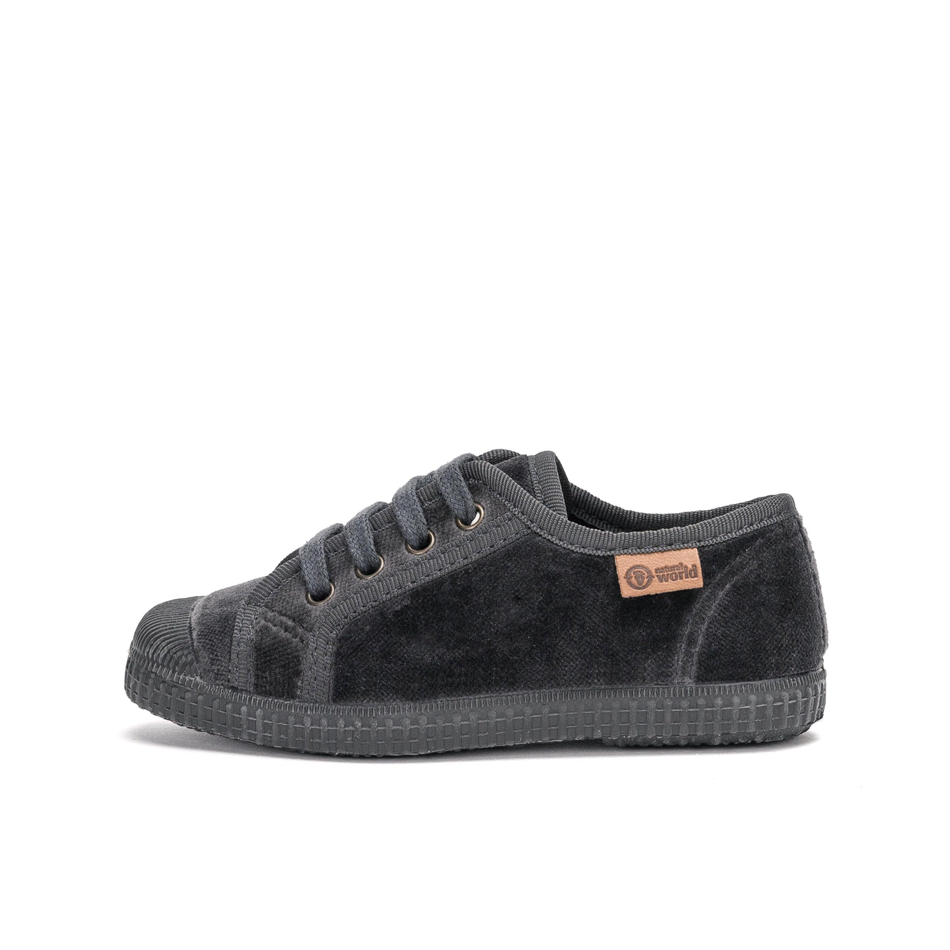 Zapatilla gris con cordón 533 de Natural World - 533-16-1.jpg