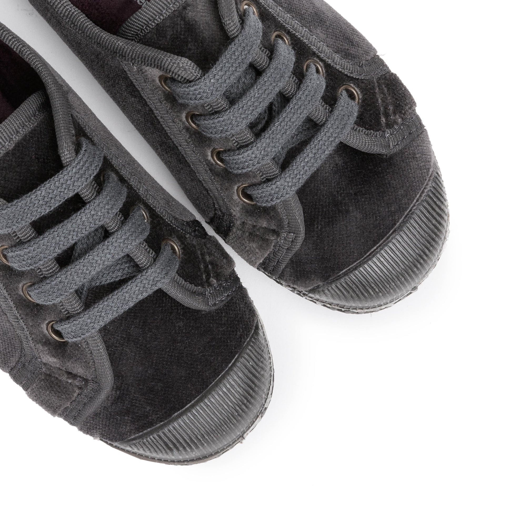 Zapatilla gris con cordón 533 de Natural World - 533-16-6.jpg