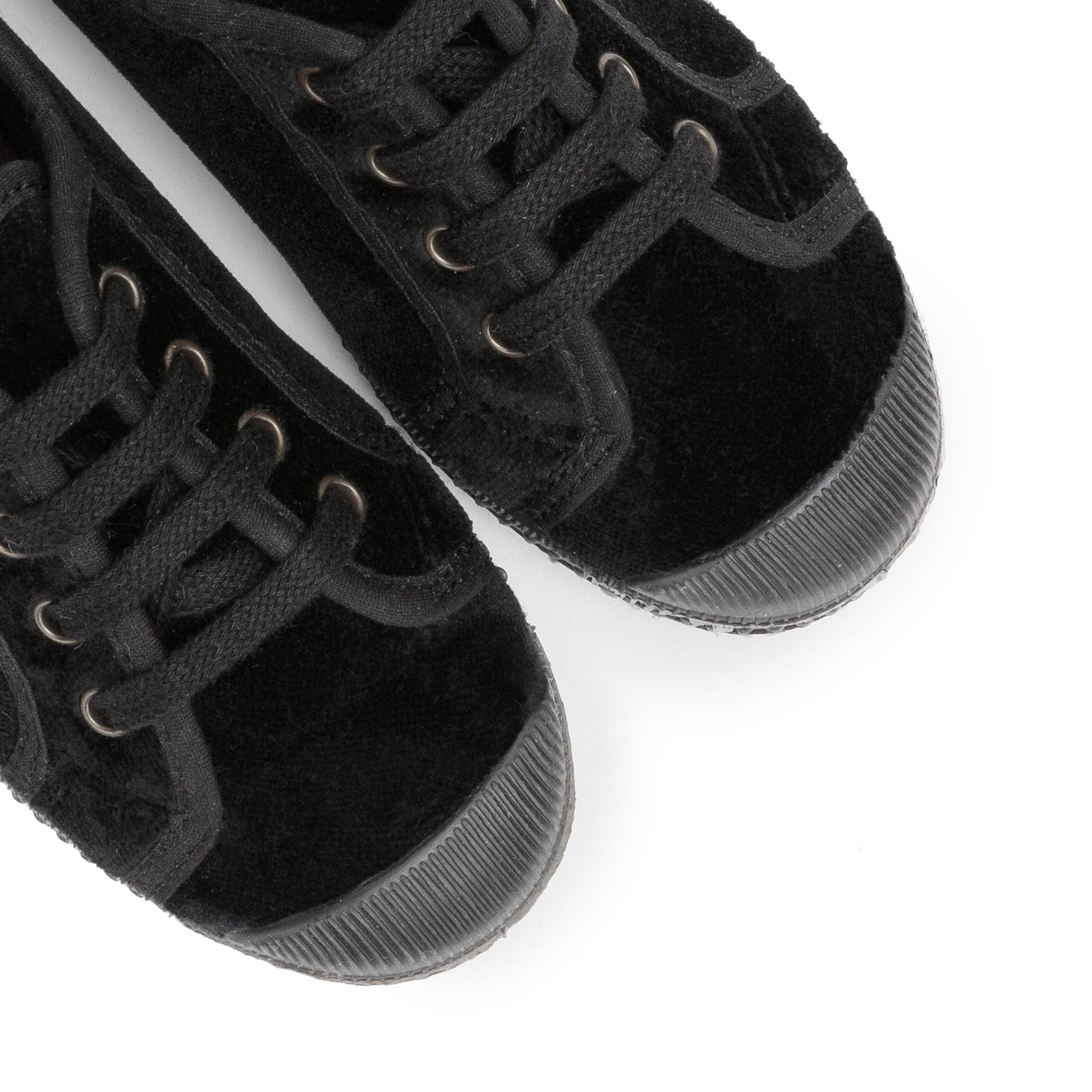 Zapatilla negro con cordón 533 de Natural World - 533-20-6.jpg