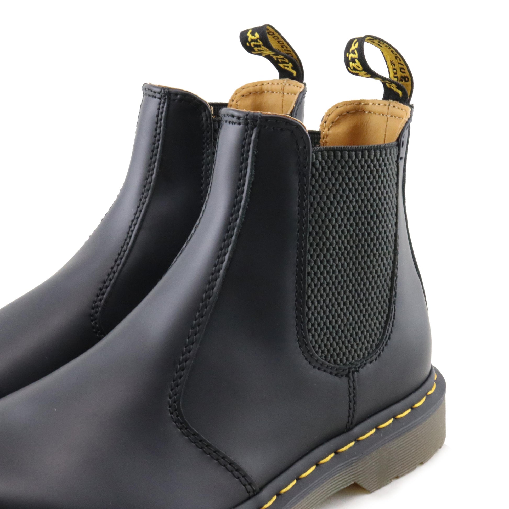 Botín negro con elástico 2976 de Dr. Martens - 2976-20-6.jpg