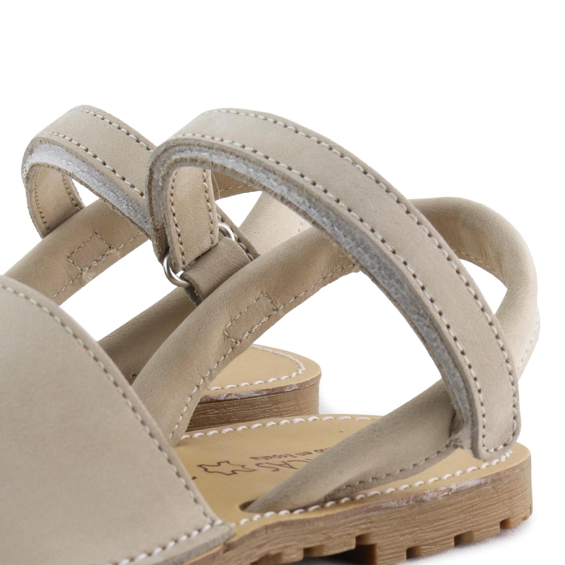 Menorquina plana nobuk beige oscuro con velcro 551 Jeromín - 551-122-5.jpg