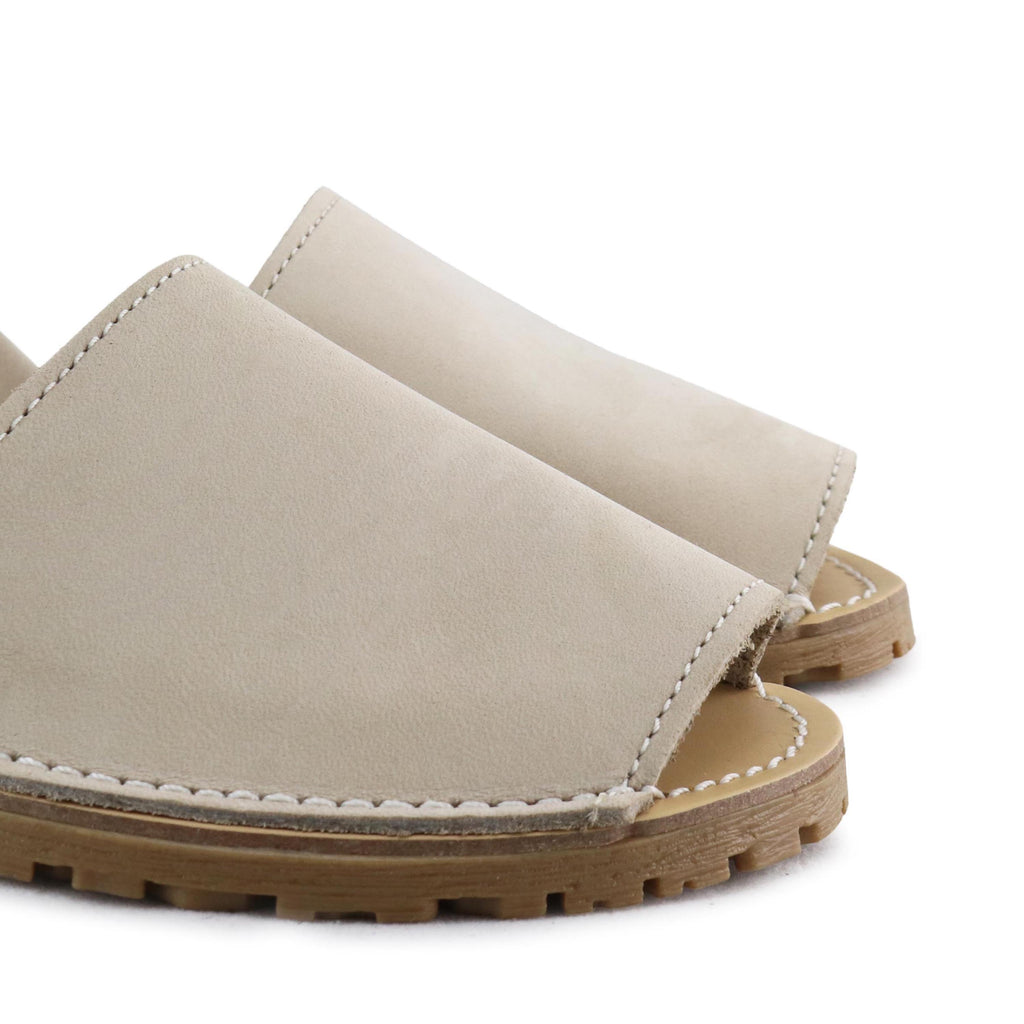 Menorquina plana nobuk beige oscuro con velcro 551 Jeromín - 551-122-6.jpg