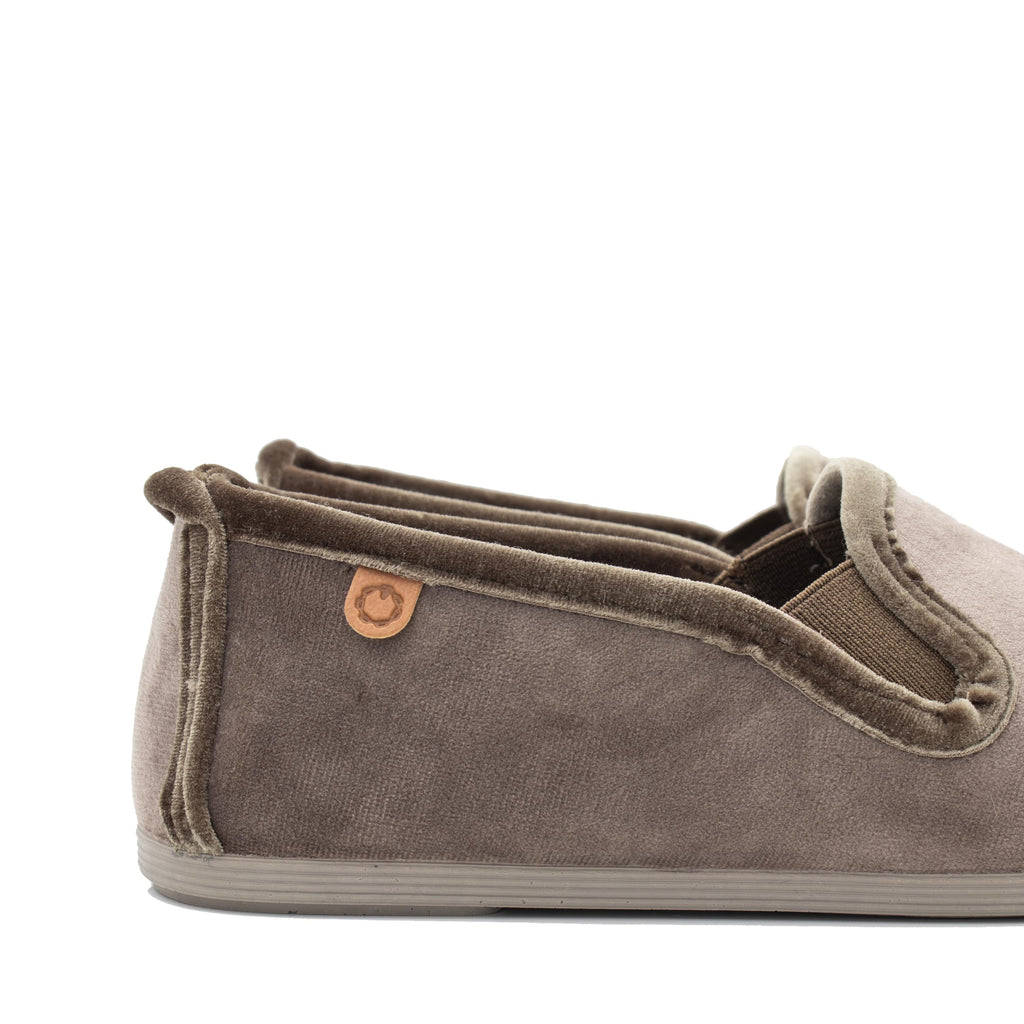 Zapatilla para casa cerrada taupe 55107 de La Cadena - 55107-115-5.jpg