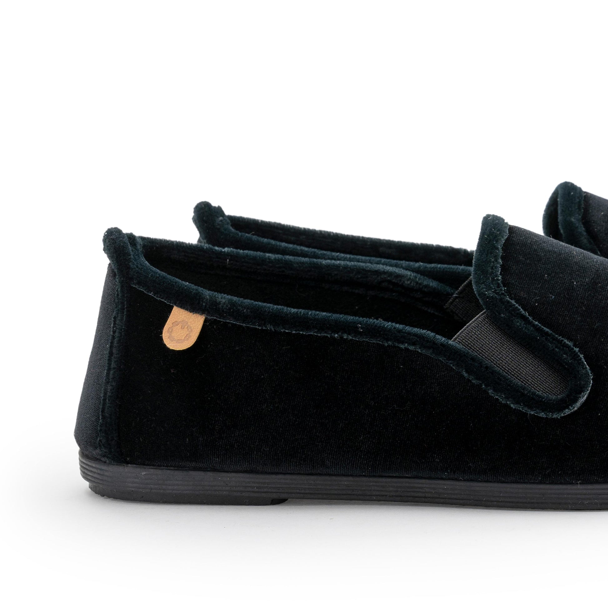 Zapatilla para casa cerrada negro 55107 de La Cadena - 55107-20-5.jpg