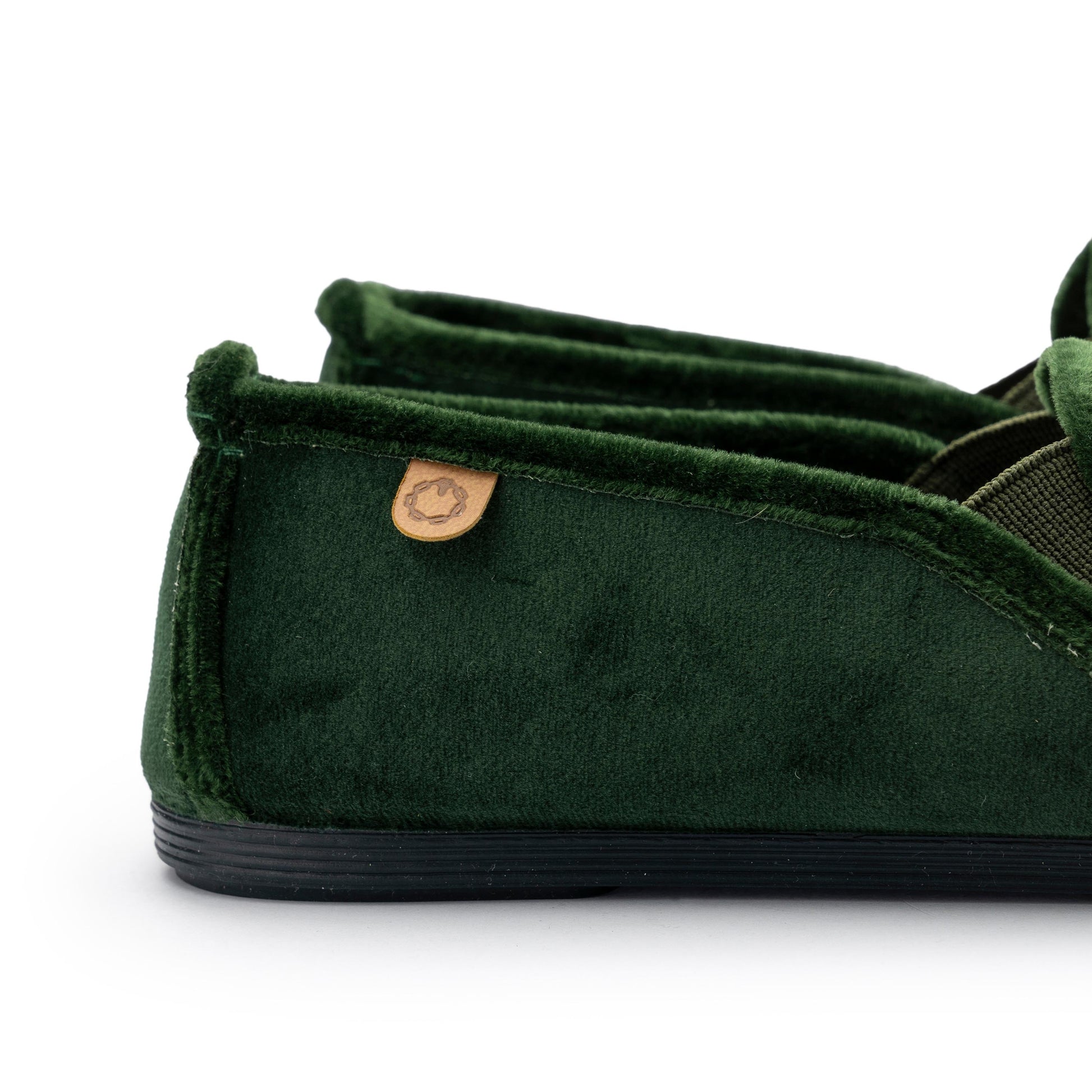 Zapatilla para casa cerrada verde botella 55107 La Cadena - 55107-86-5.jpg