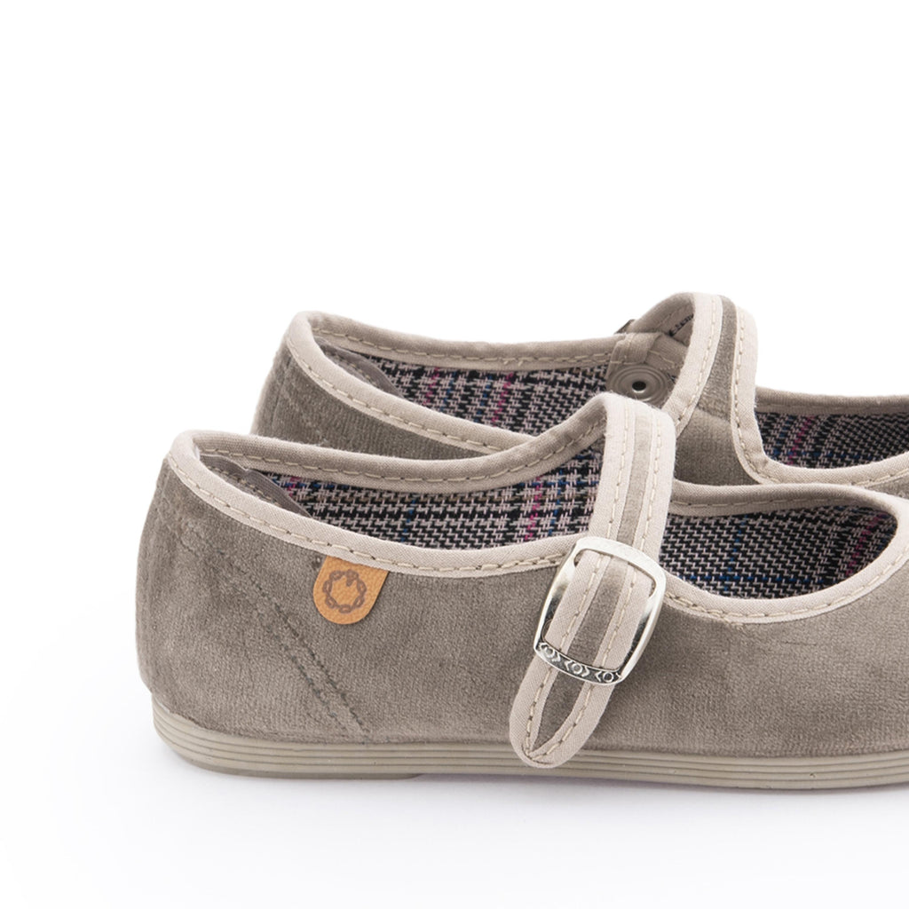 Mercedita taupe con hebilla y corchete 55431 La Cadena - 55431-115-5.jpg