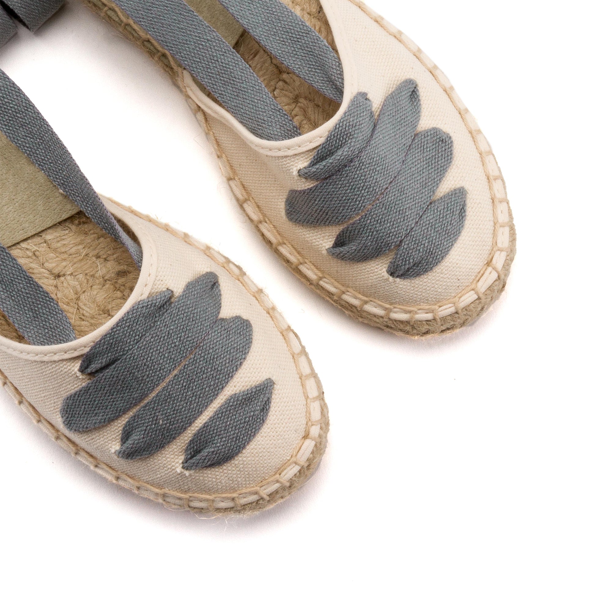 Alpargata cerrada crudo/gris con cintas REGCORTA Pepa&Cris - REGCORTA-446-6.jpg