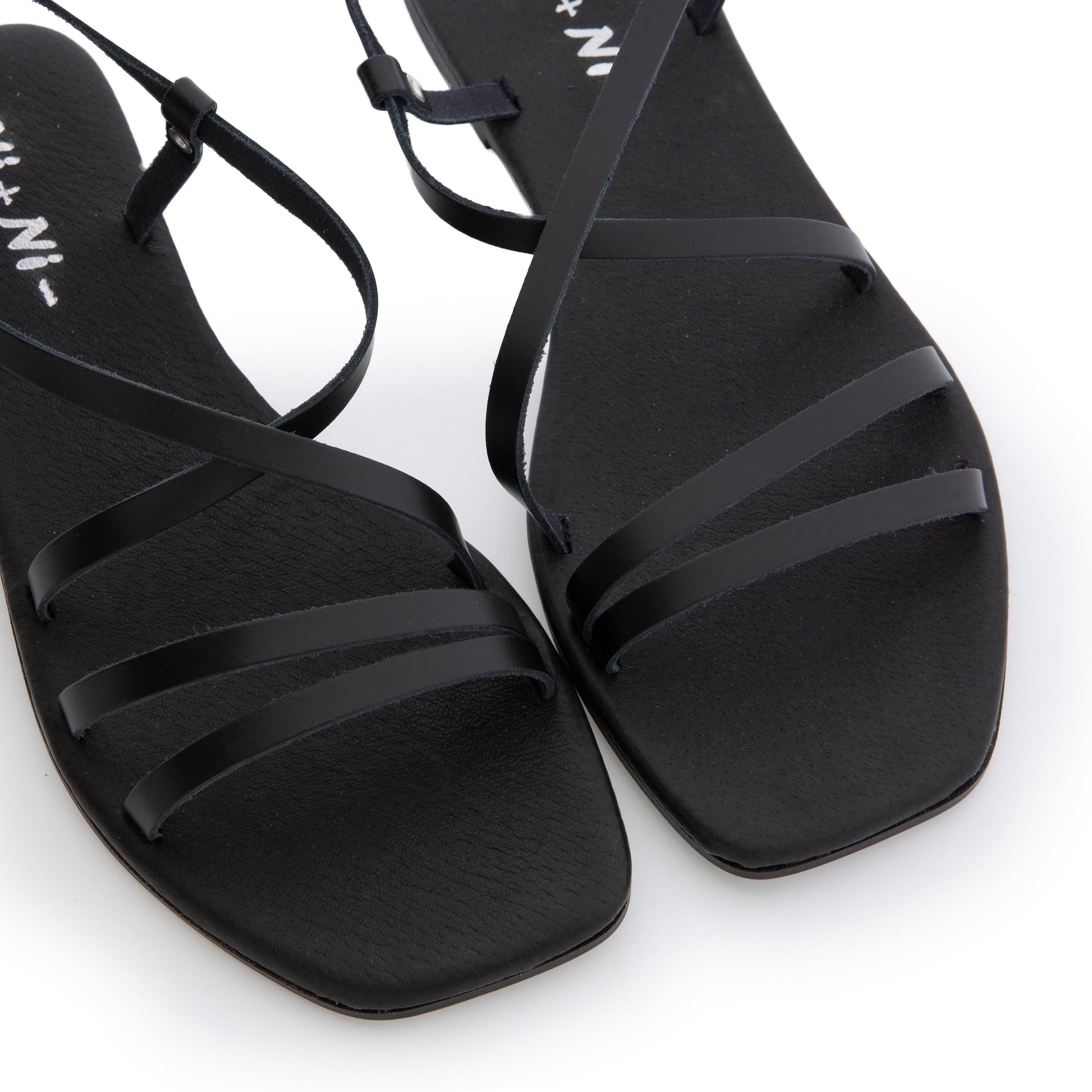 Sandalia plana negro con hebilla 7599 de Pepa & Cris - 7599-20-6.jpg