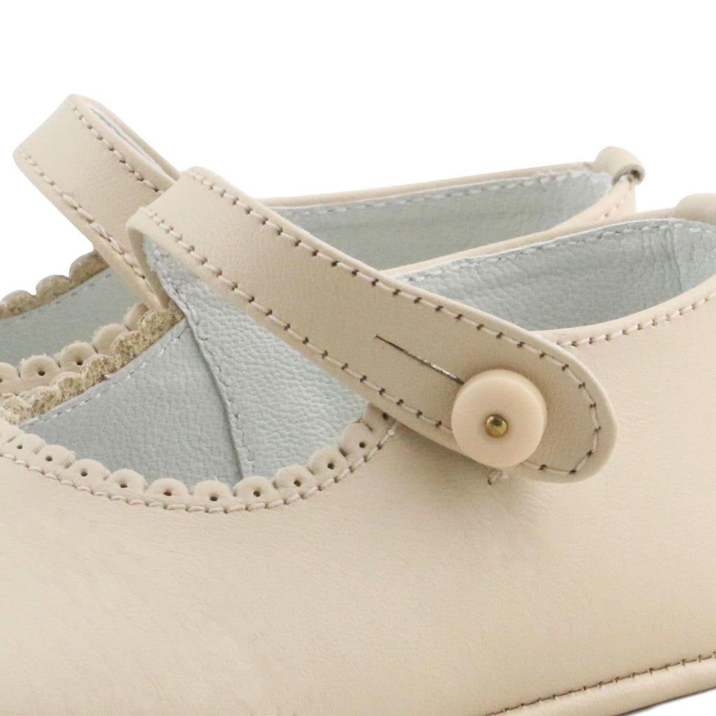 Mercedita beige oscuro con botón SP115 de Jeromín - SP115-0-6.jpg