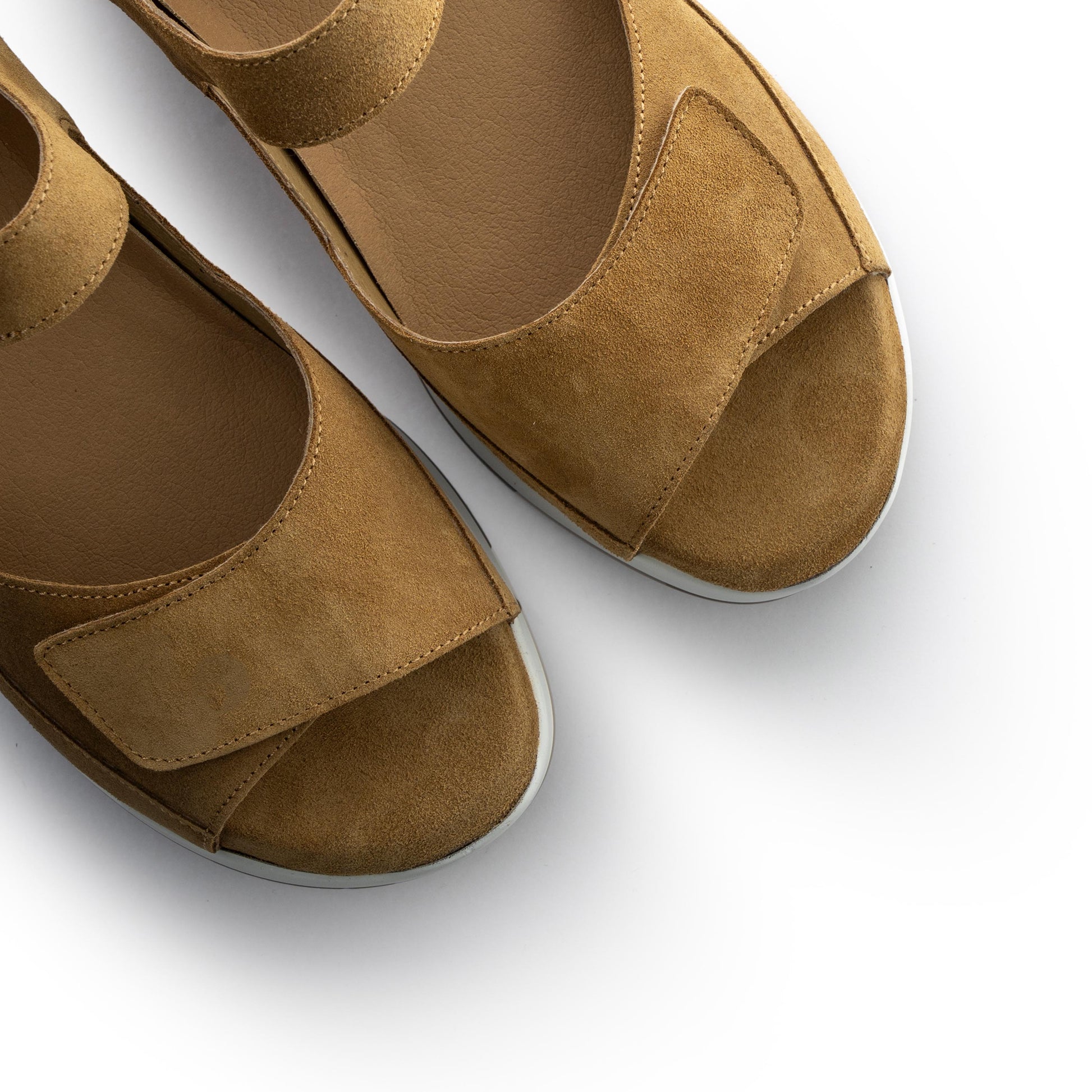 Sandalia de cuña ante cuero con velcro 250422 Piesanto - 250422-28-6.jpg