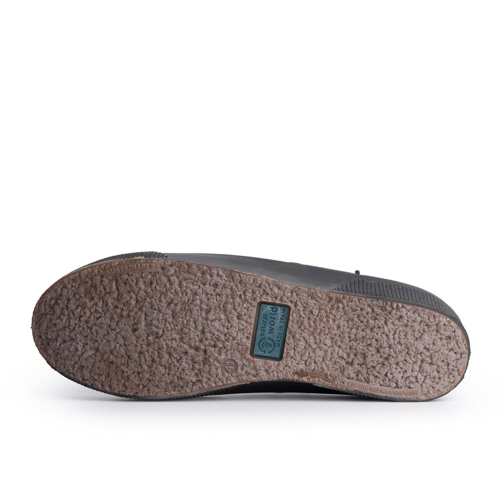 Zapatilla negra 901 Natural World