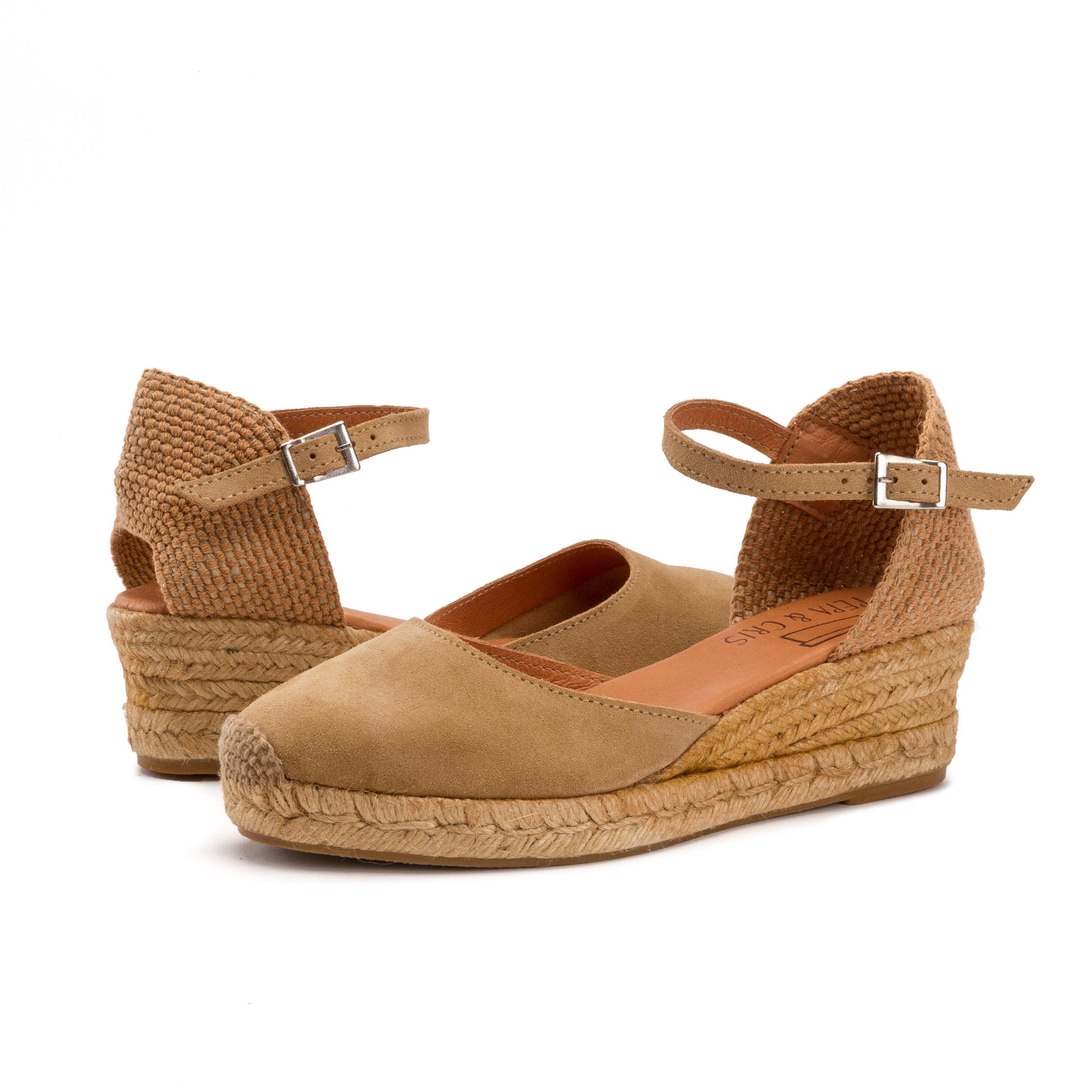 Alpargata de cuña cerrada arena de hebilla CARLA Pepa&Cris - CARLA-398-2.jpg