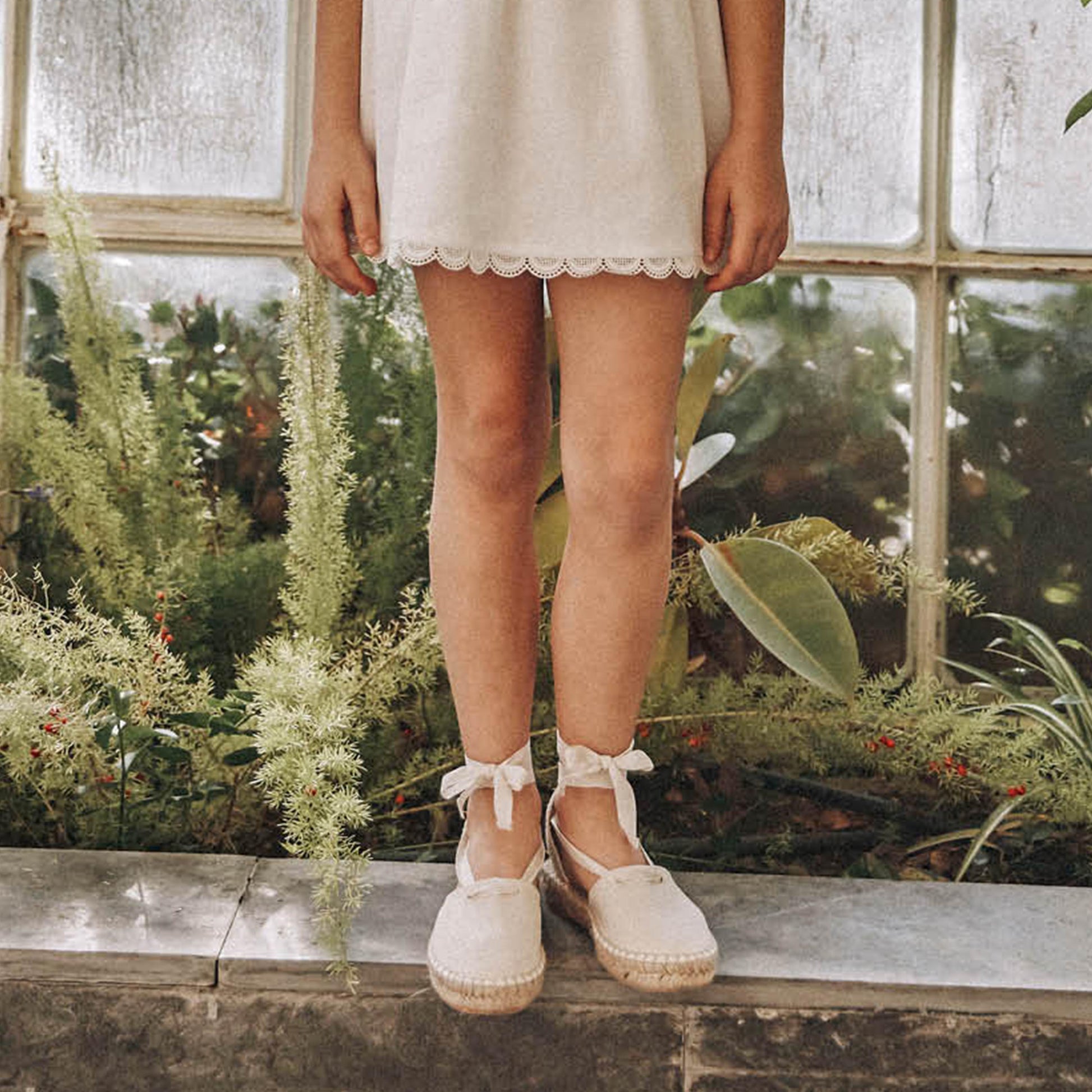 Alpargata cerrada lino beige de cintas CINTASNINA Pepa&Cris - Alpargata con cintas lino beige  Pepa & Cris