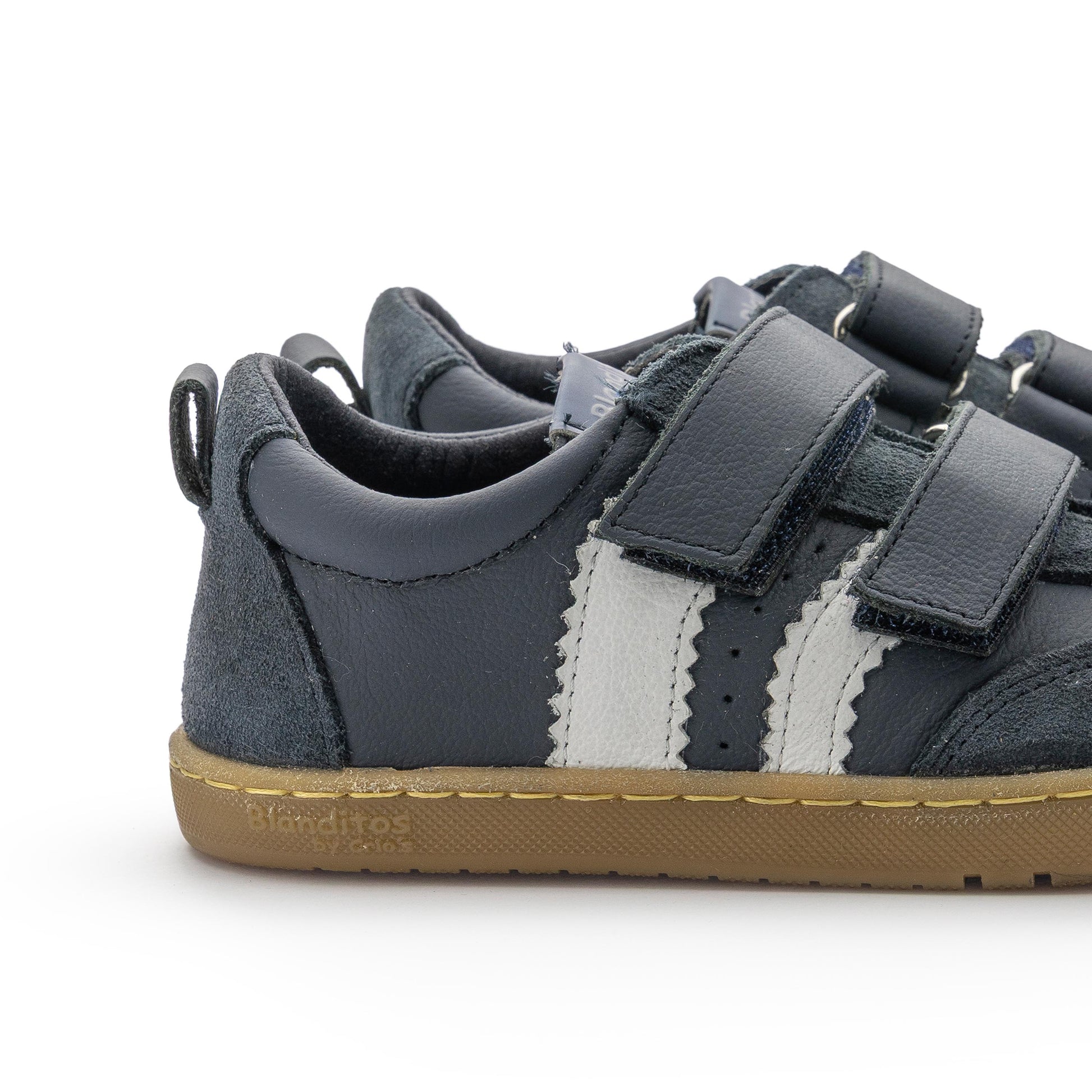 Deportiva barefoot azul con velcro DELFIN de Blanditos