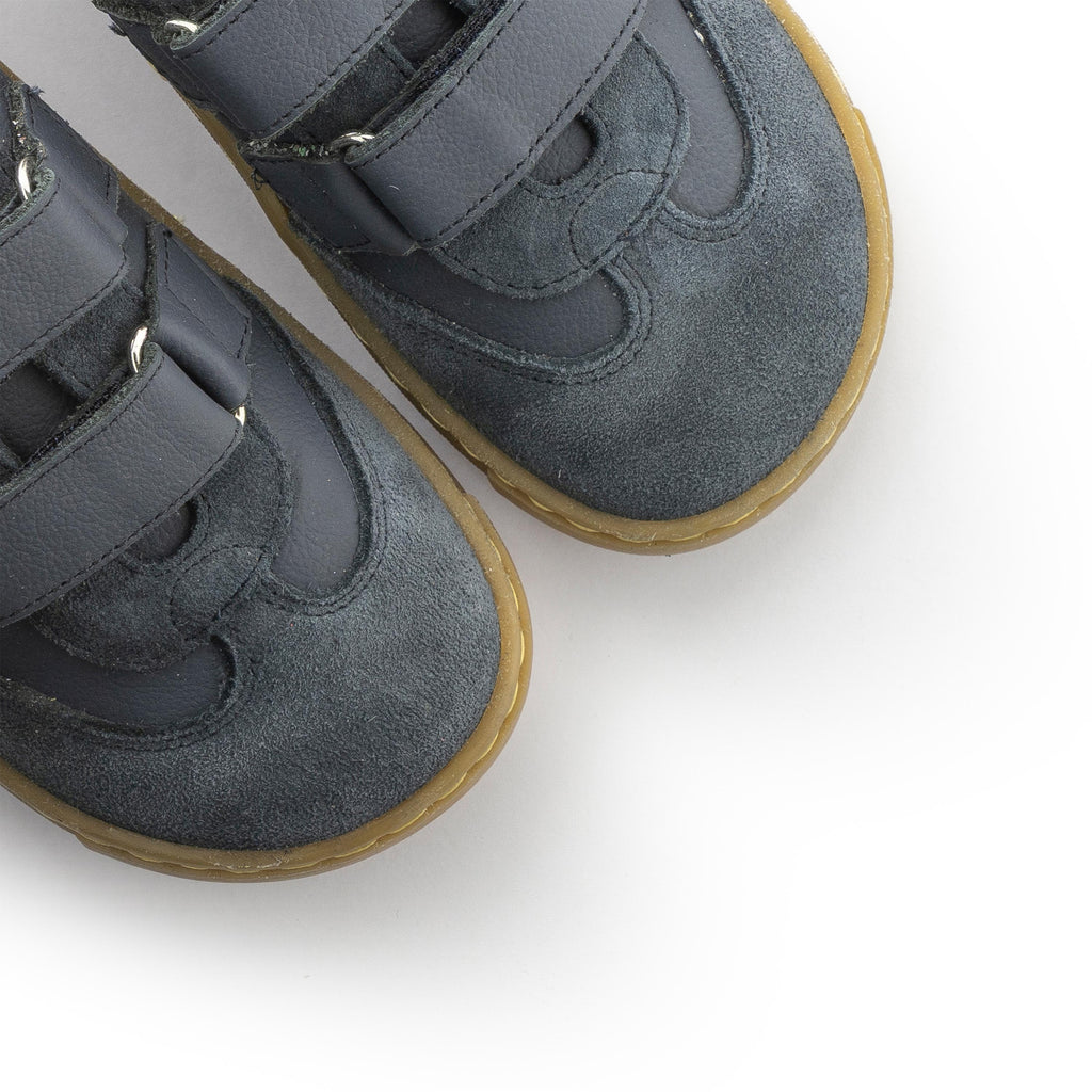 Deportiva barefoot azul con velcro DELFIN de Blanditos