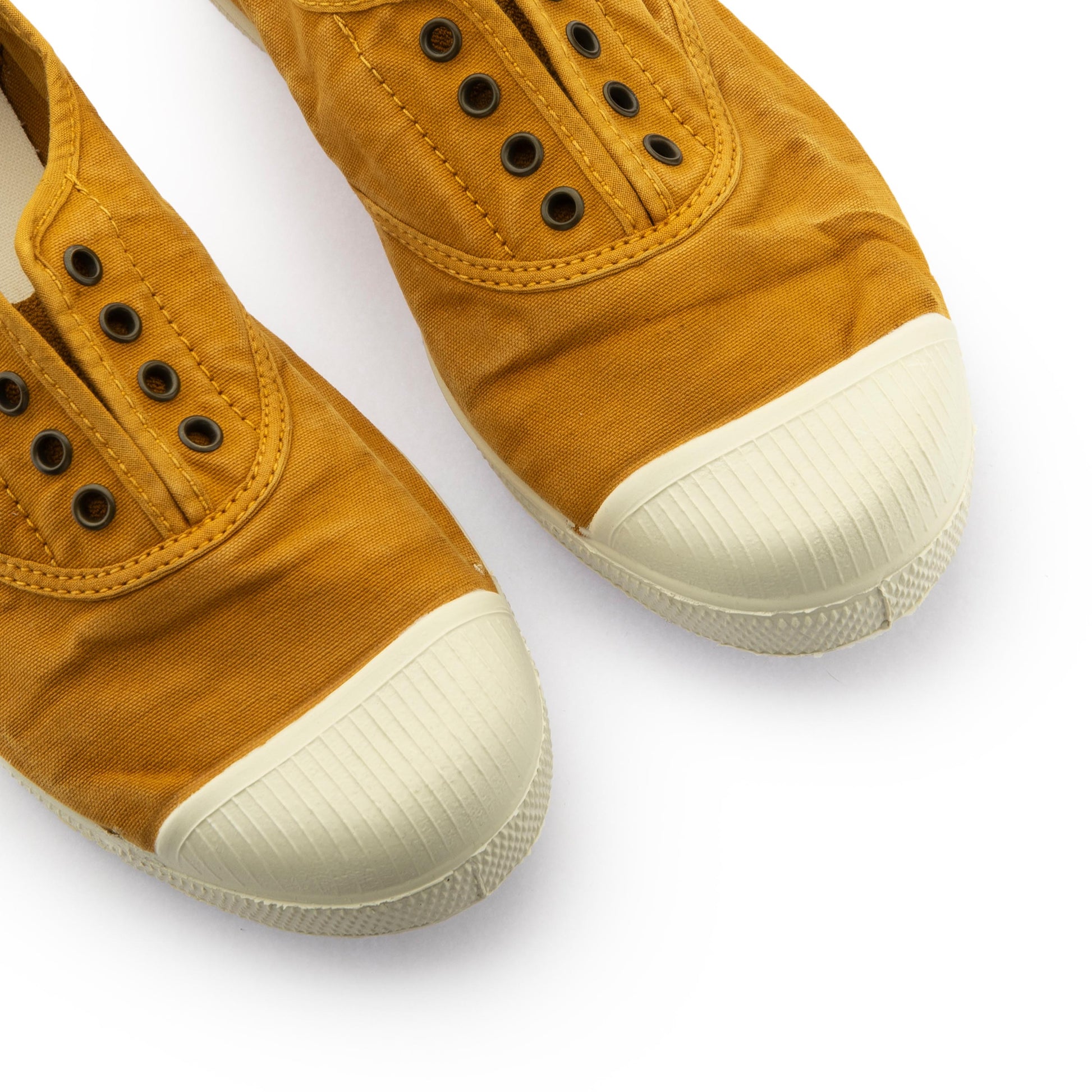 Zapatilla mostaza de cordón y elástico LONA102 Natural World - LONA102-214-6.jpg