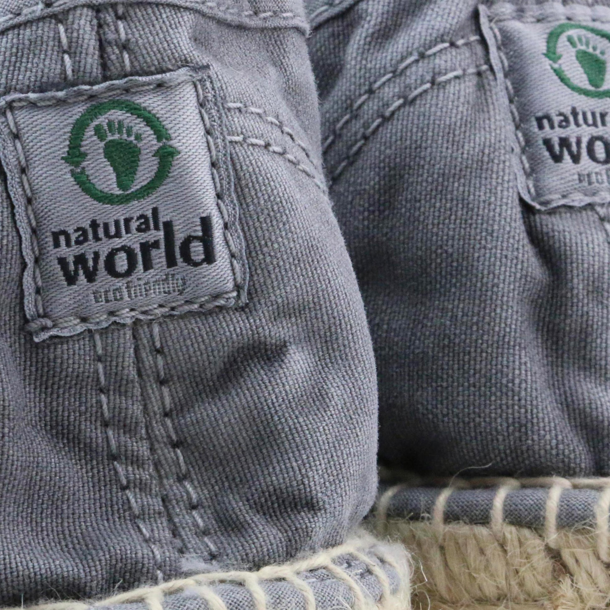 Alpargata cerrada gris de cordón LONA321 Natural World - LONA321-131-6.jpg