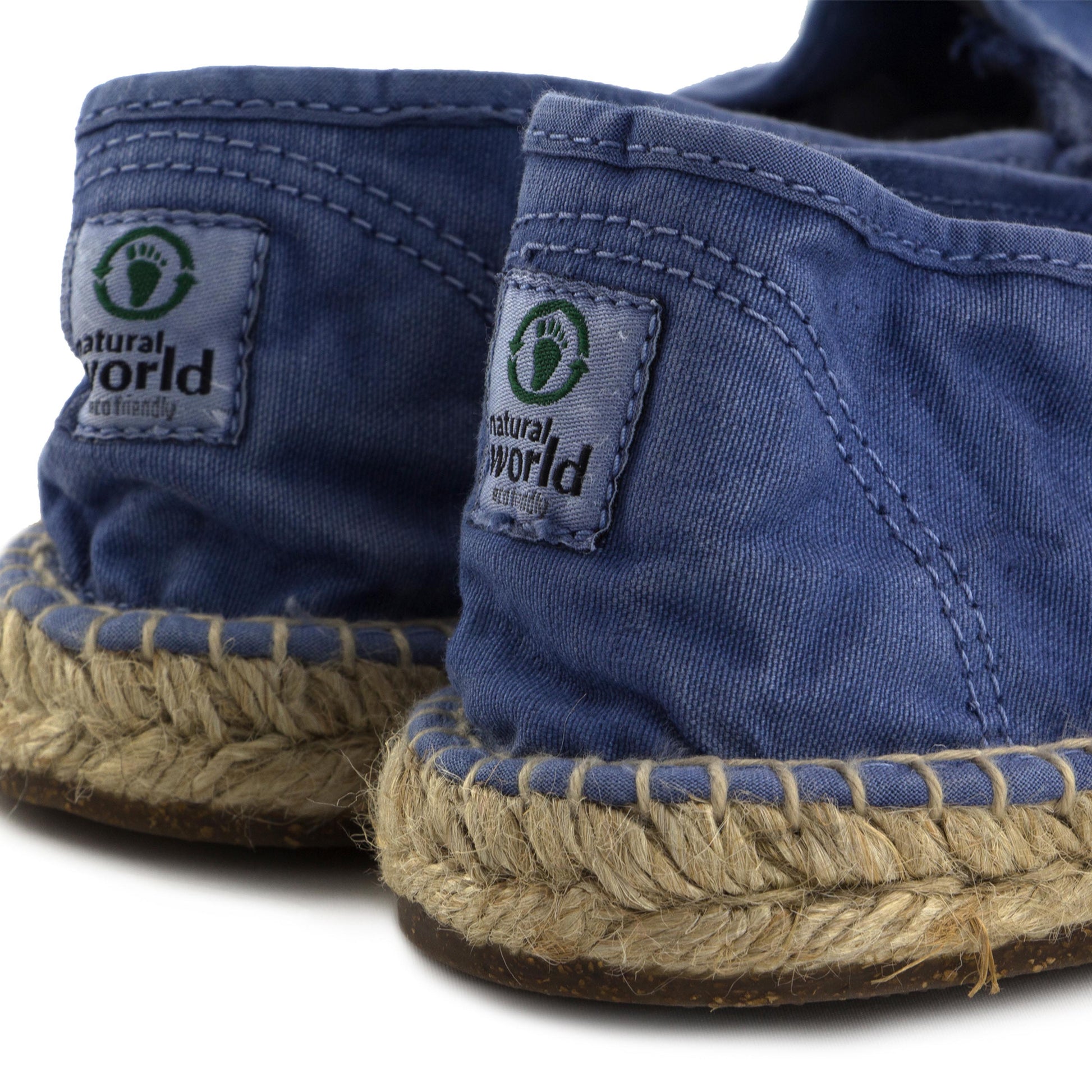 Alpargata cerrada celeste de elástico LONA325 Natural World - LONA325-206-6.jpg