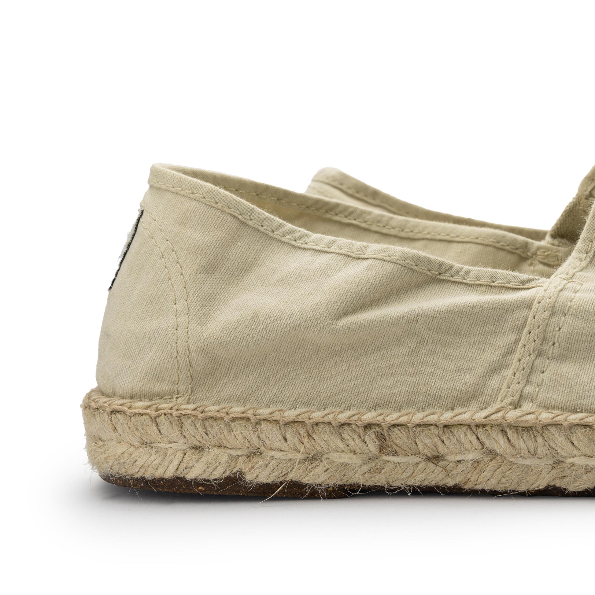 Alpargata cerrada sand con elástico LONA325 Natural World - LONA325-509-5.jpg