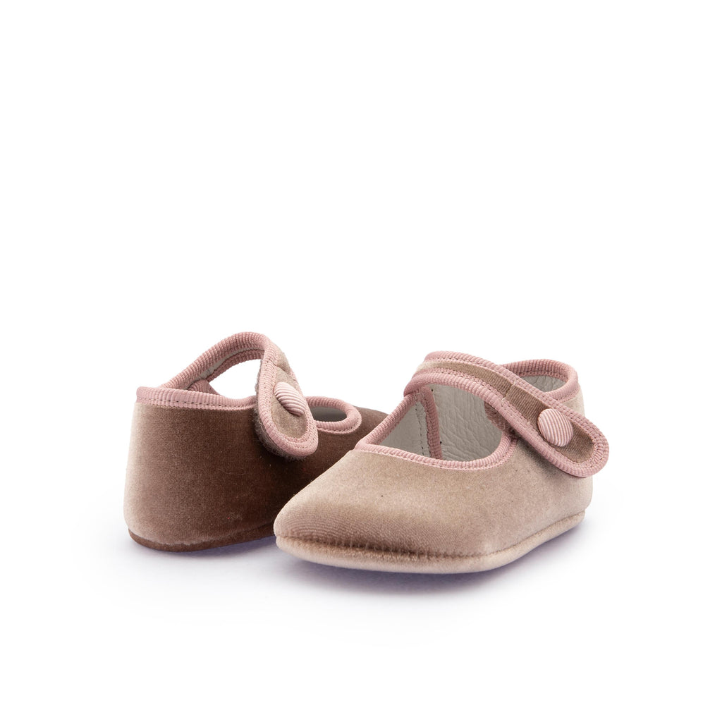 Mercedita nude con botón MP129 de Jeromín - MP129-335-2.jpg